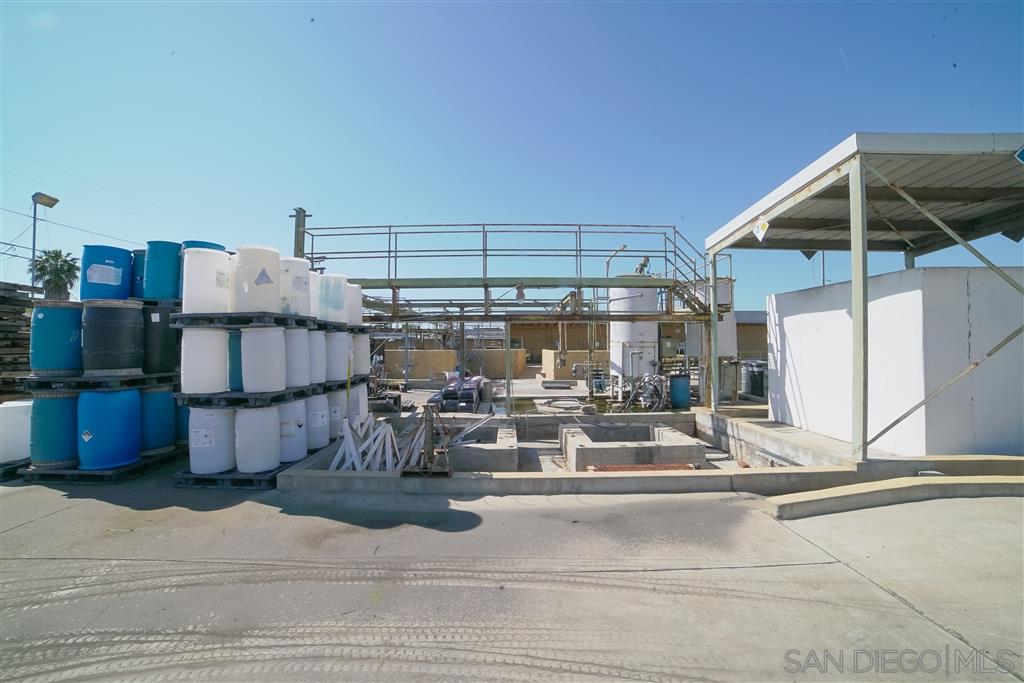 2929 Commercial St