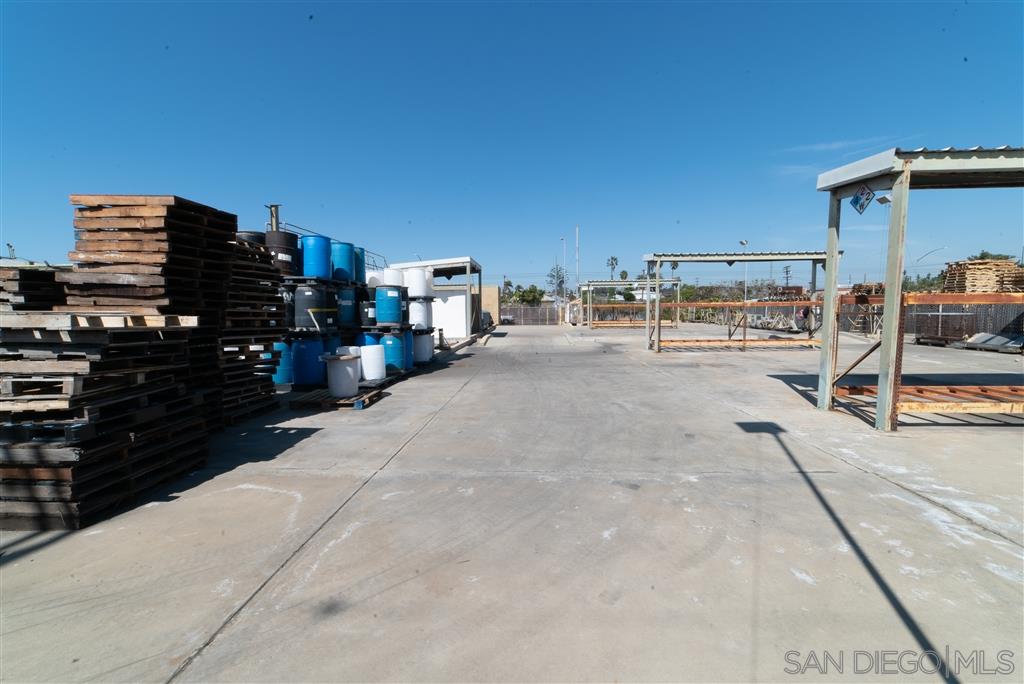 2929 Commercial St
