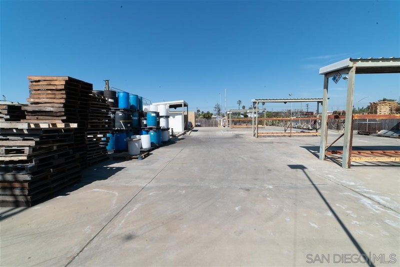 2929 Commercial St