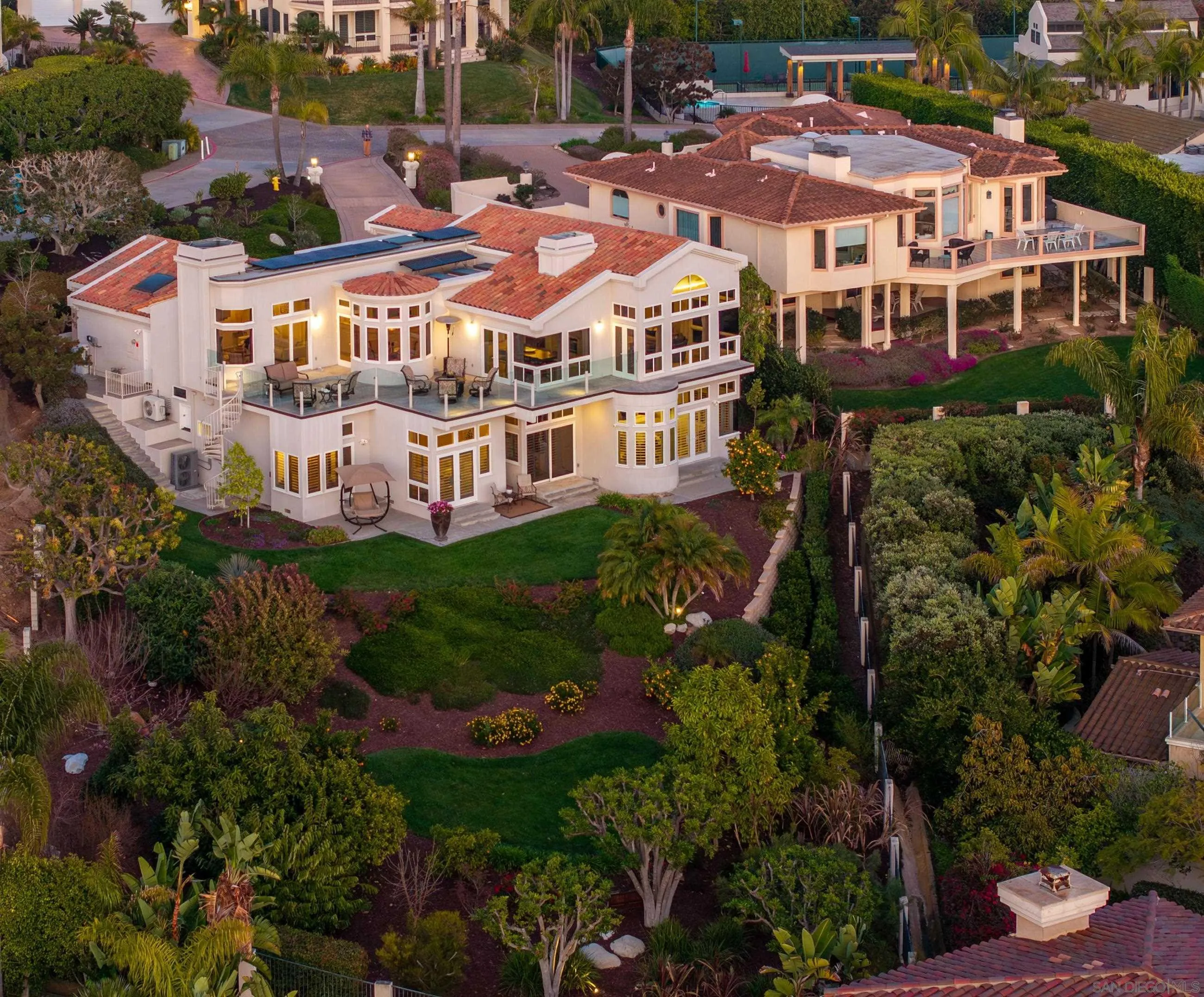 San Diego, California 92109, United States, 4 Bedrooms Bedrooms, ,4 BathroomsBathrooms,Residential,Pending,76572