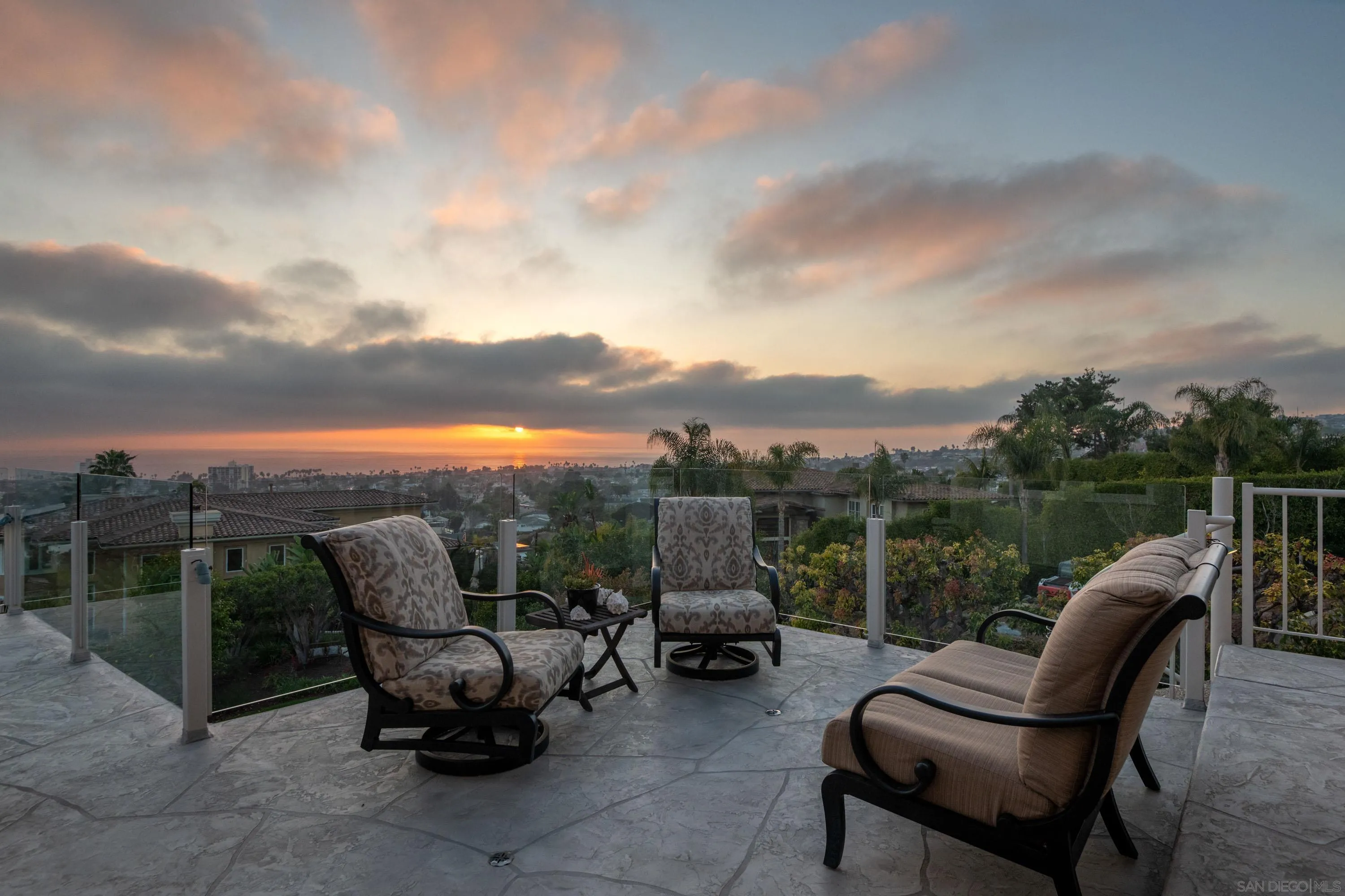 San Diego, California 92109, United States, 4 Bedrooms Bedrooms, ,4 BathroomsBathrooms,Residential,Pending,76572