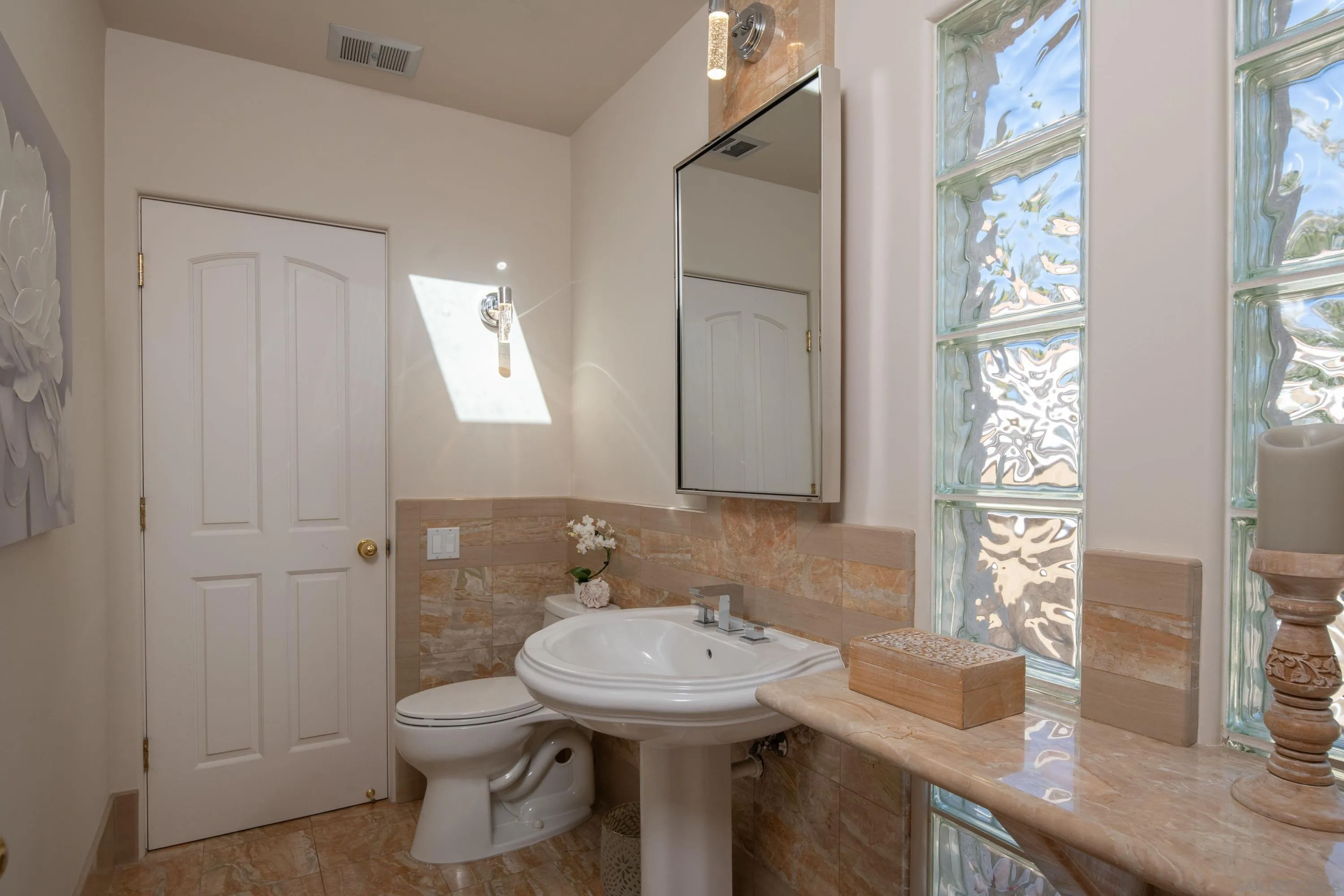 San Diego, California 92109, United States, 4 Bedrooms Bedrooms, ,4 BathroomsBathrooms,Residential,Pending,76572