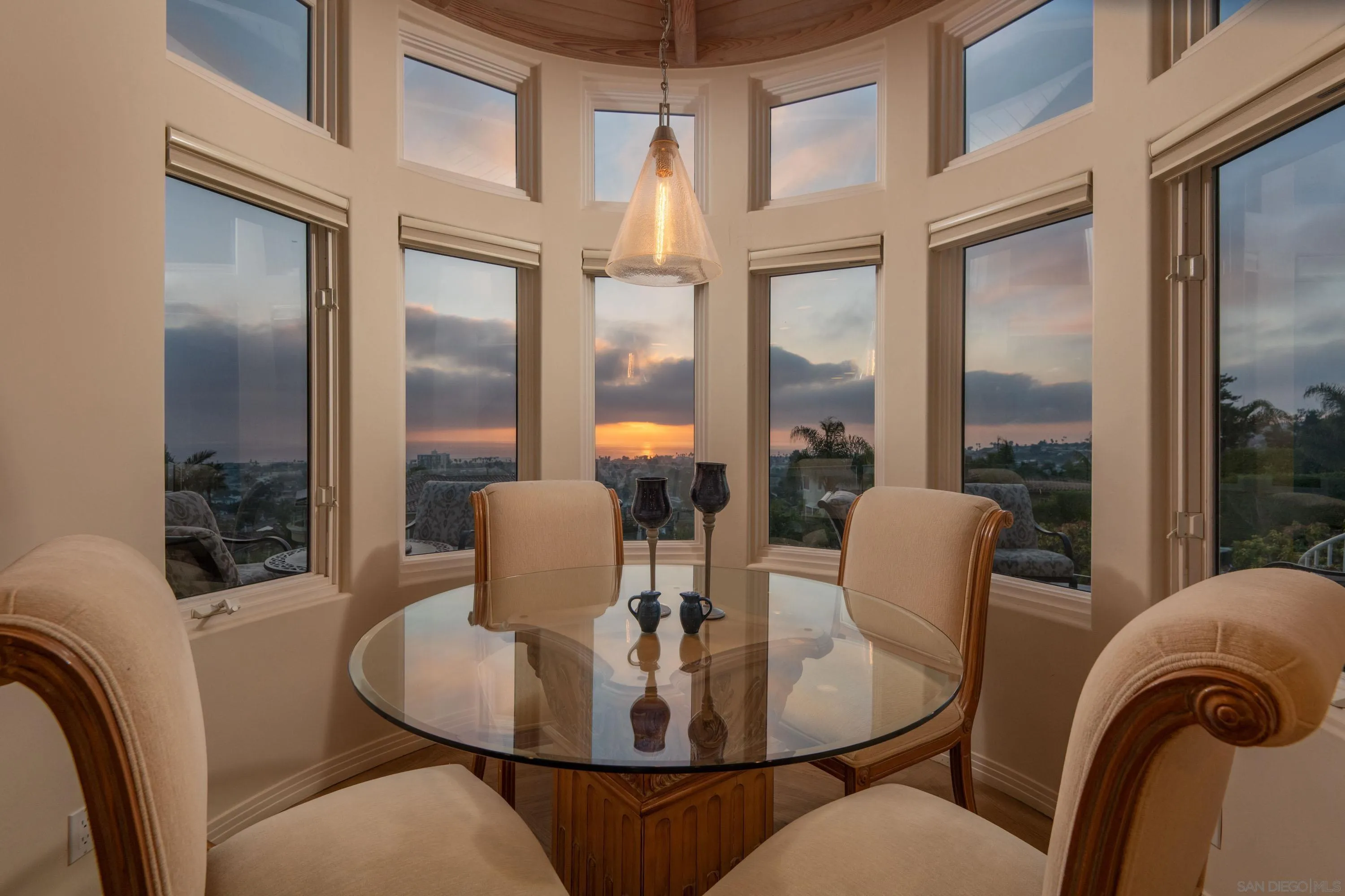 San Diego, California 92109, United States, 4 Bedrooms Bedrooms, ,4 BathroomsBathrooms,Residential,Pending,76572