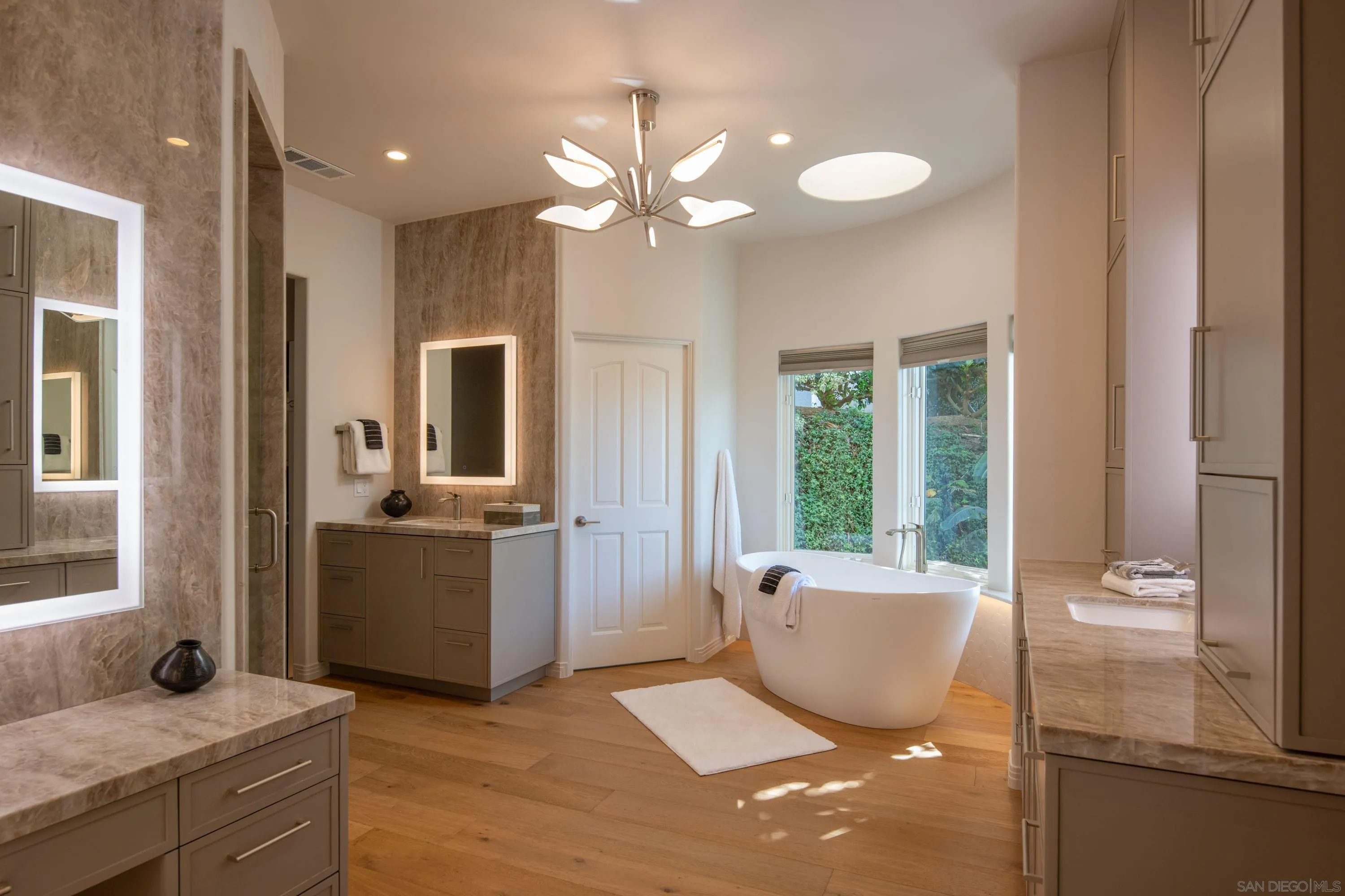 San Diego, California 92109, United States, 4 Bedrooms Bedrooms, ,4 BathroomsBathrooms,Residential,Pending,76572