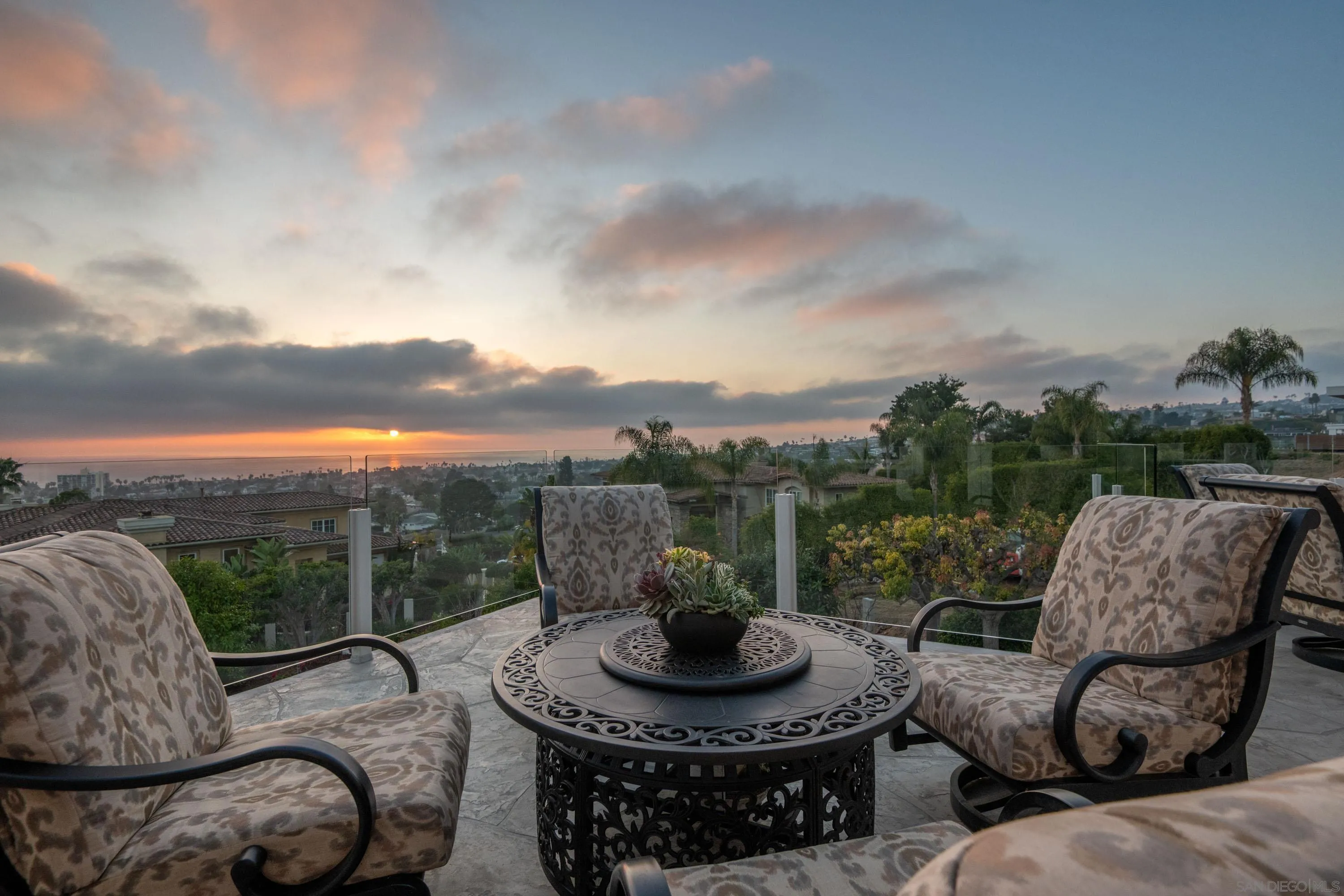 San Diego, California 92109, United States, 4 Bedrooms Bedrooms, ,4 BathroomsBathrooms,Residential,Pending,76572