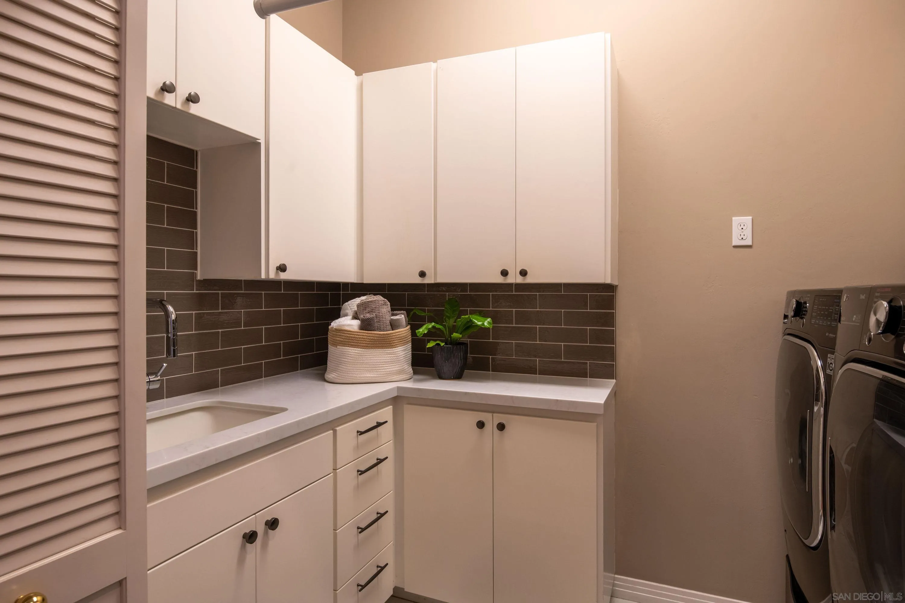 San Diego, California 92109, United States, 4 Bedrooms Bedrooms, ,4 BathroomsBathrooms,Residential,Pending,76572