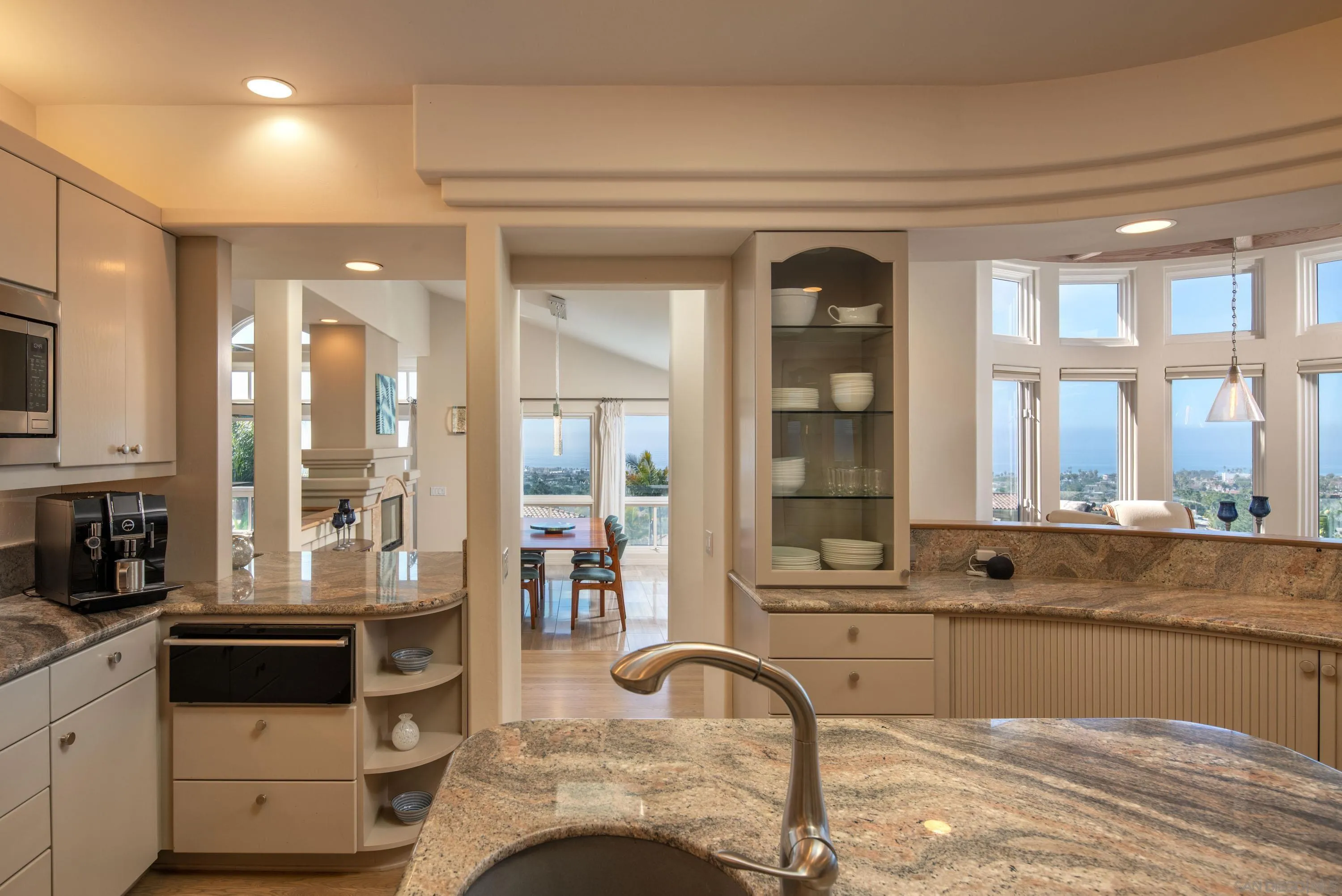 San Diego, California 92109, United States, 4 Bedrooms Bedrooms, ,4 BathroomsBathrooms,Residential,Pending,76572