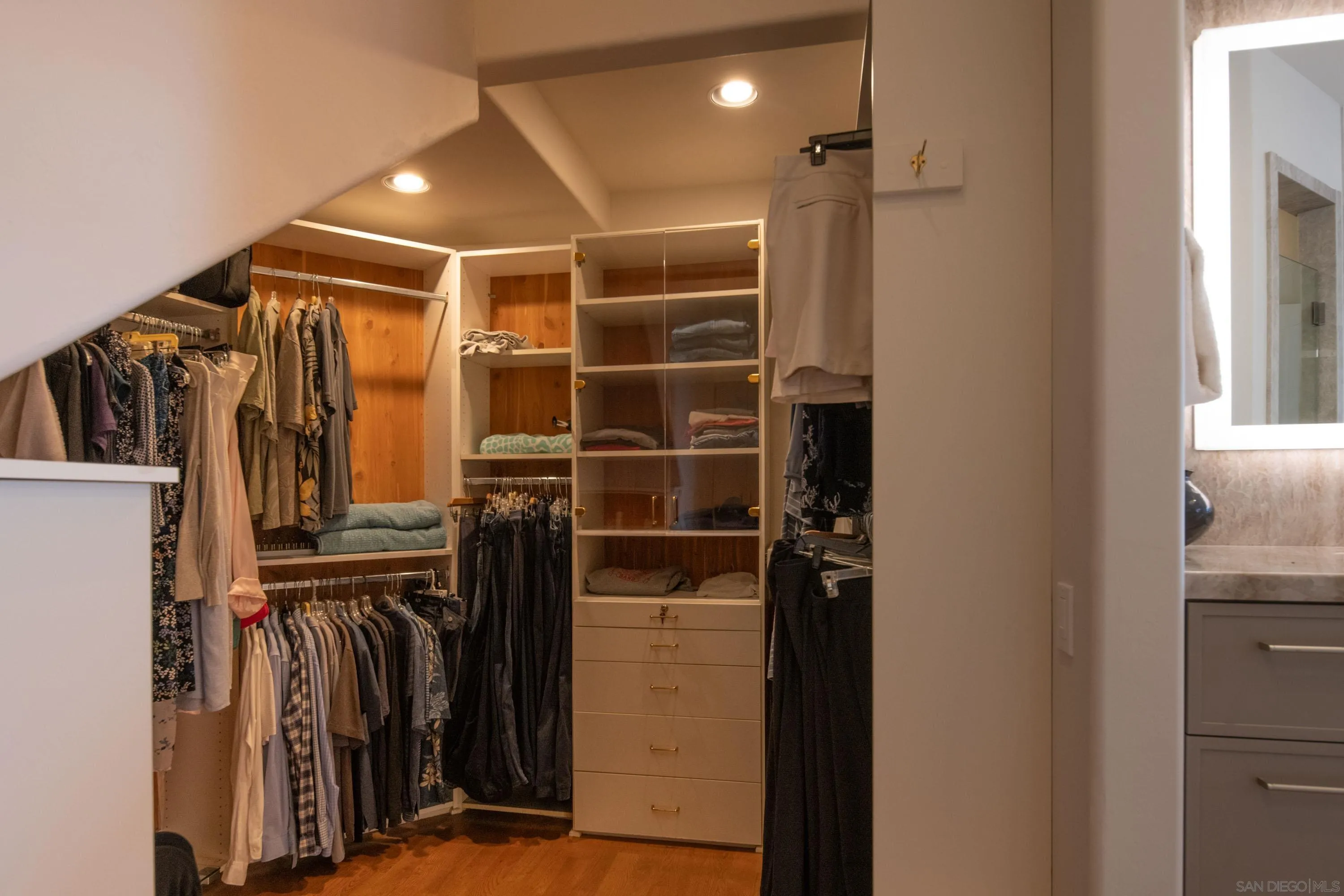 San Diego, California 92109, United States, 4 Bedrooms Bedrooms, ,4 BathroomsBathrooms,Residential,Pending,76572