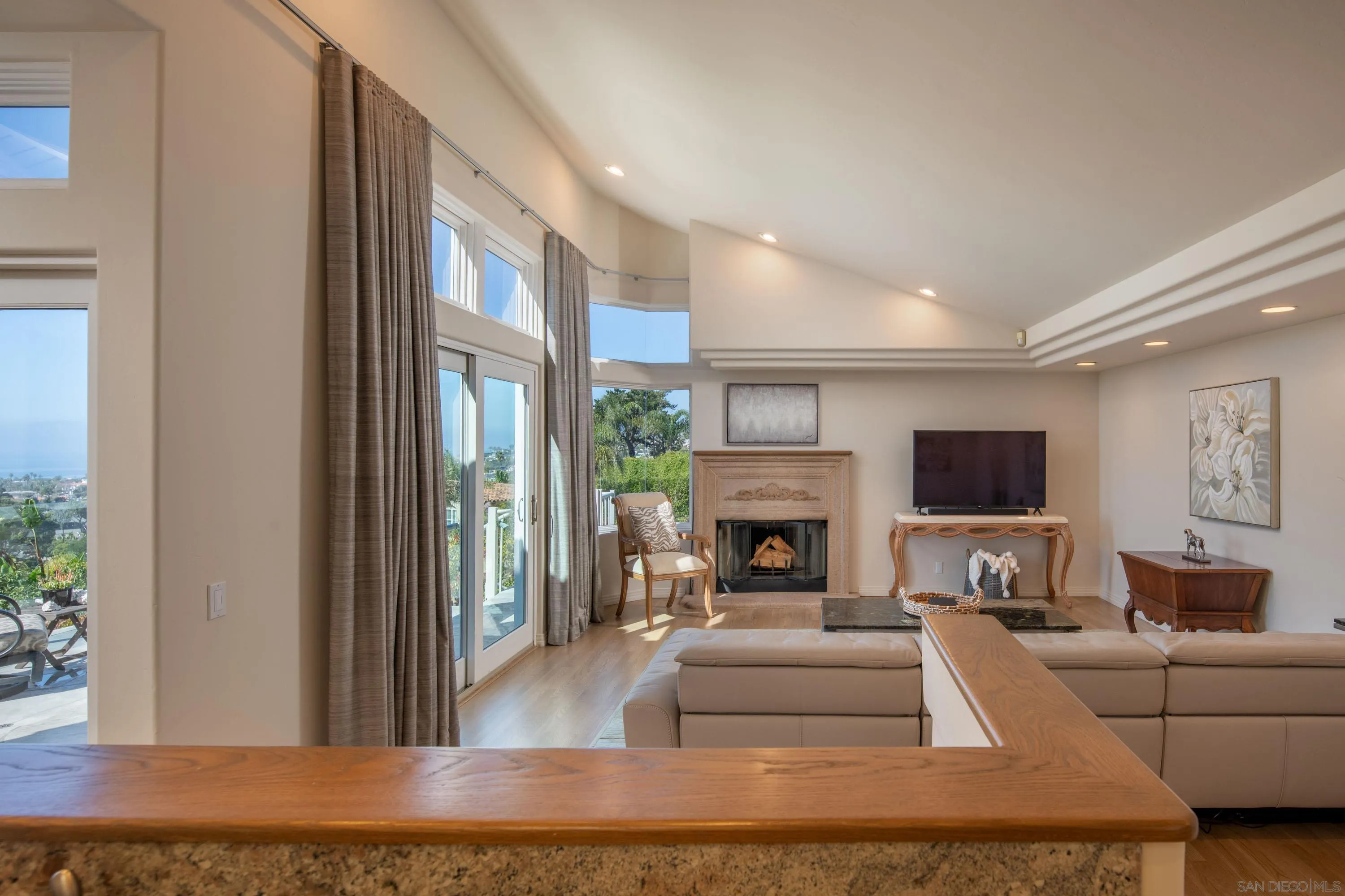 San Diego, California 92109, United States, 4 Bedrooms Bedrooms, ,4 BathroomsBathrooms,Residential,Pending,76572