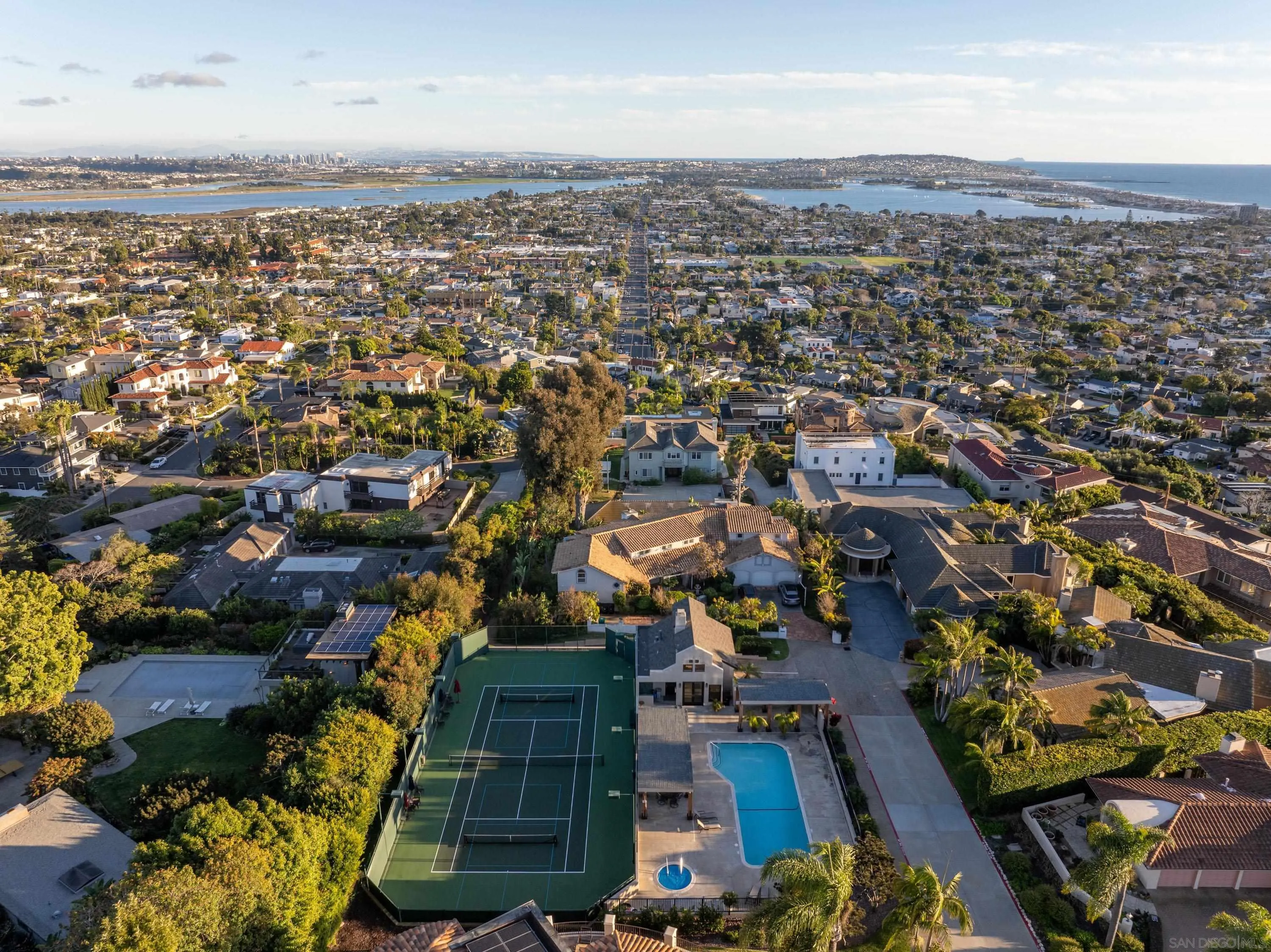 San Diego, California 92109, United States, 4 Bedrooms Bedrooms, ,4 BathroomsBathrooms,Residential,Pending,76572