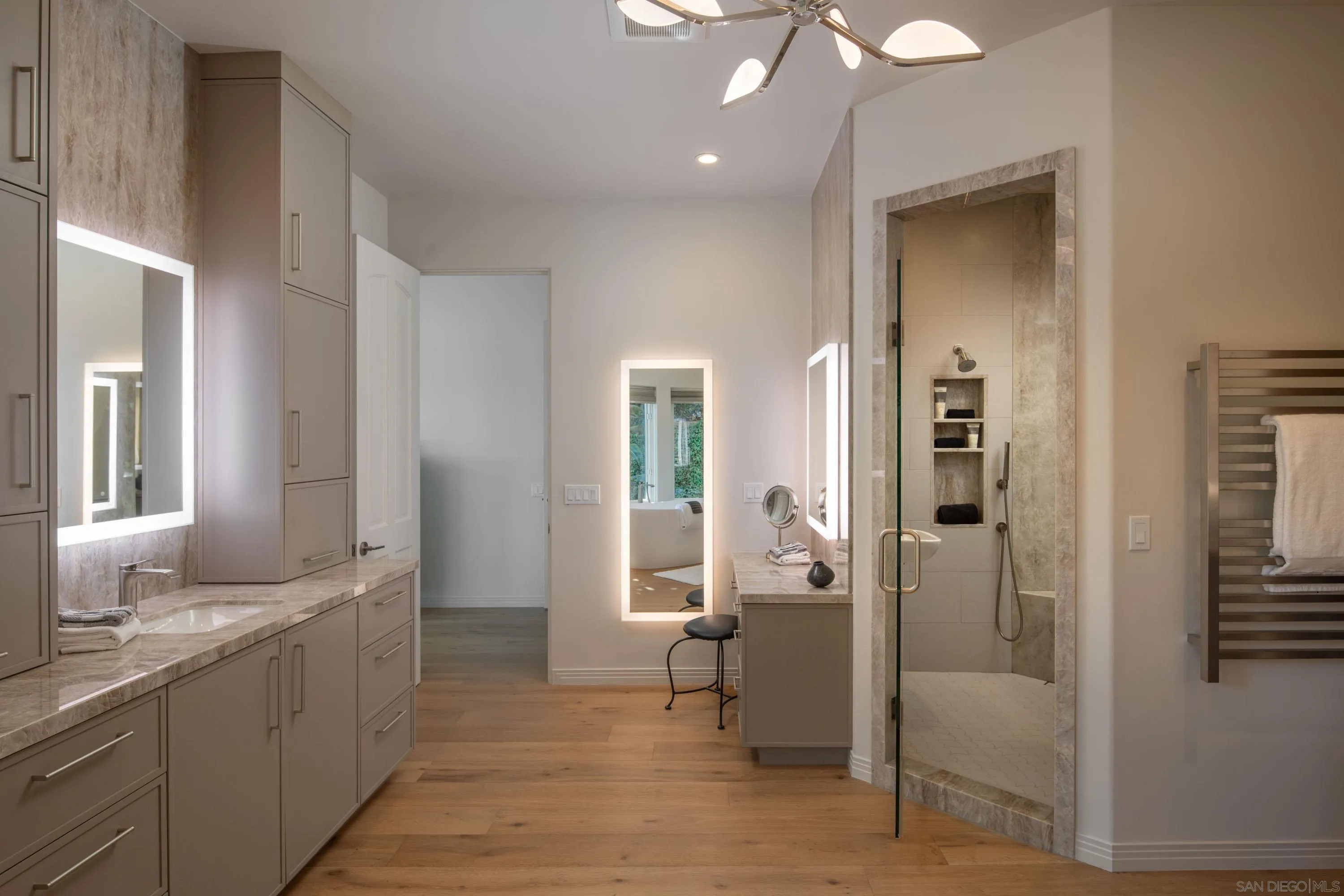 San Diego, California 92109, United States, 4 Bedrooms Bedrooms, ,4 BathroomsBathrooms,Residential,Pending,76572