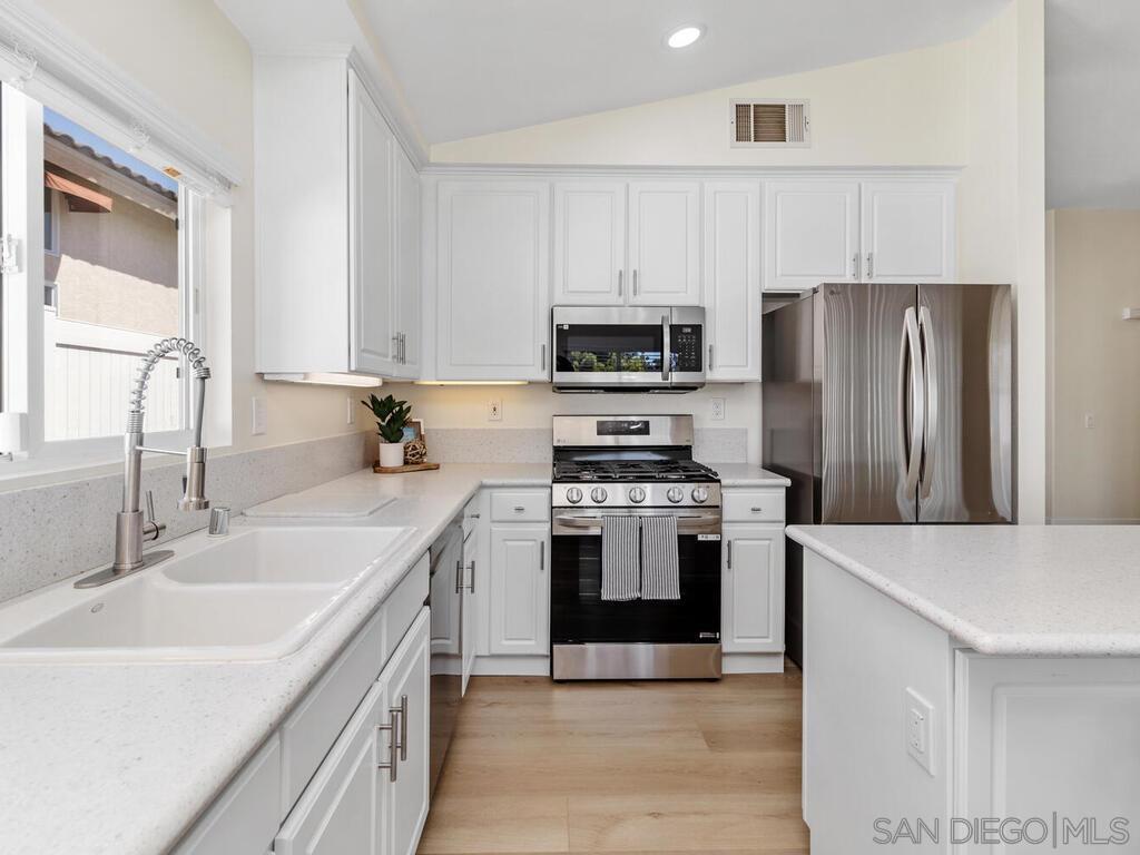 5640 Dartmoor Cr