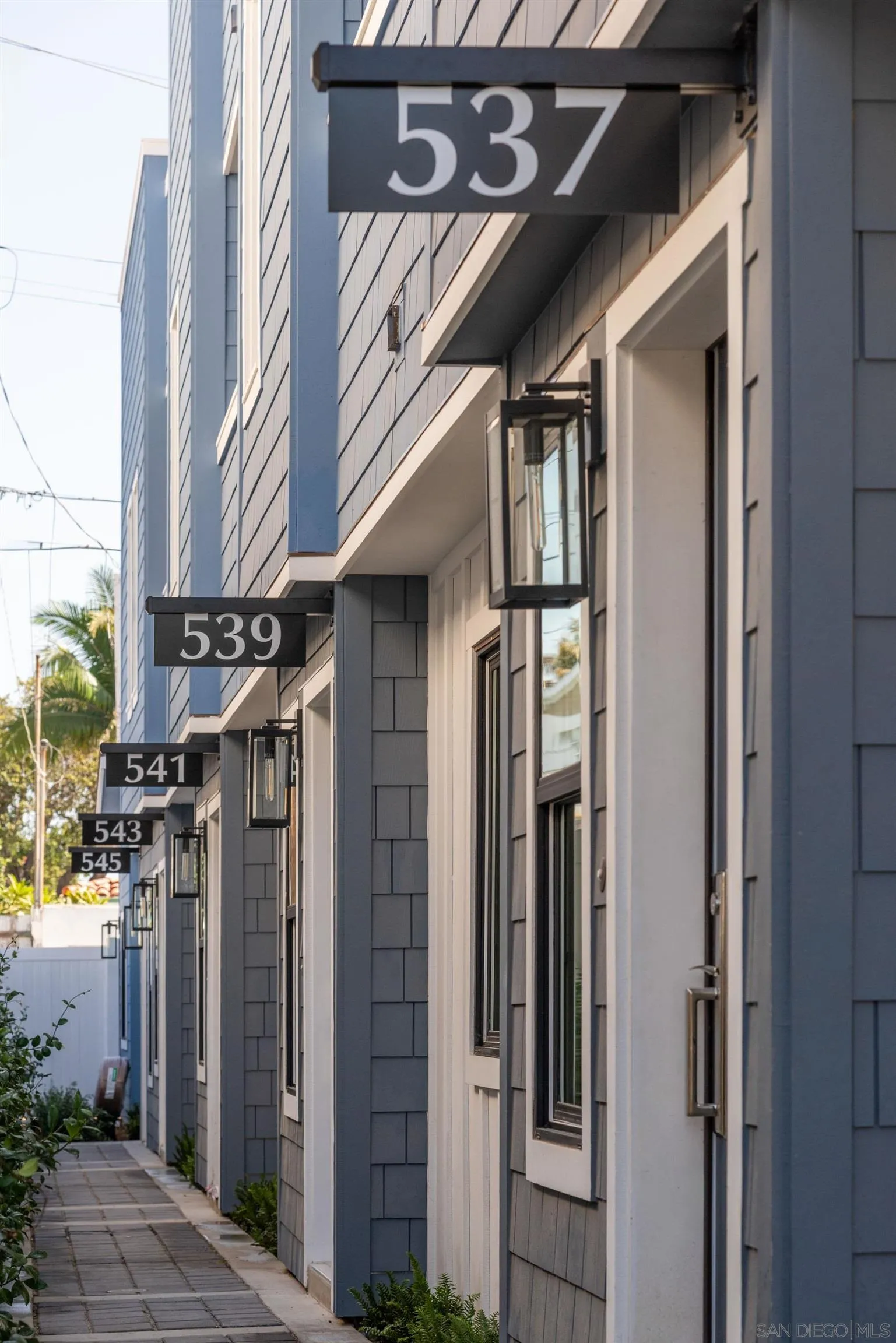 Coronado, California 92118, United States, 3 Bedrooms Bedrooms, ,3 BathroomsBathrooms,Residential,Active,43294