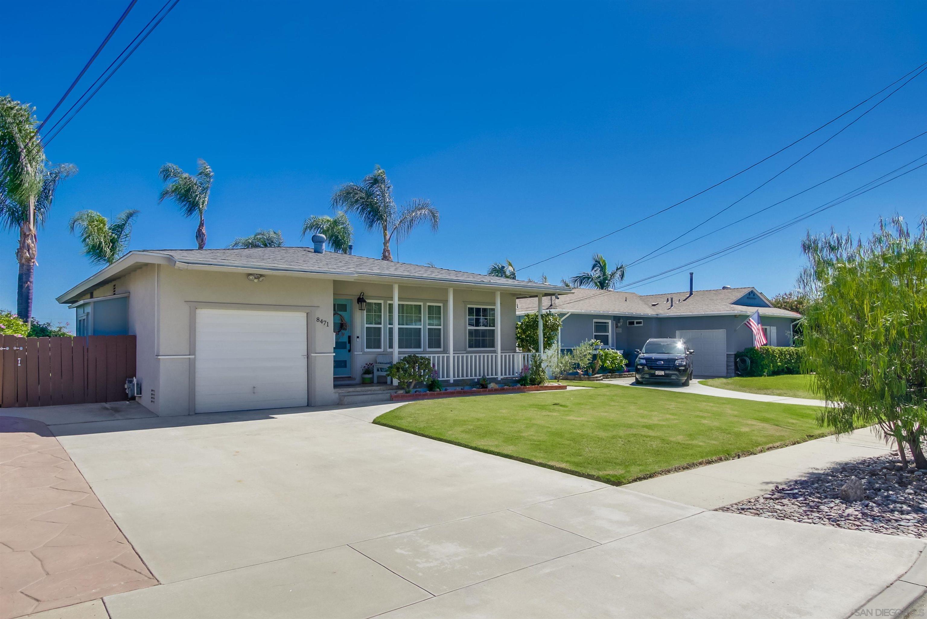 8471 El Paso St