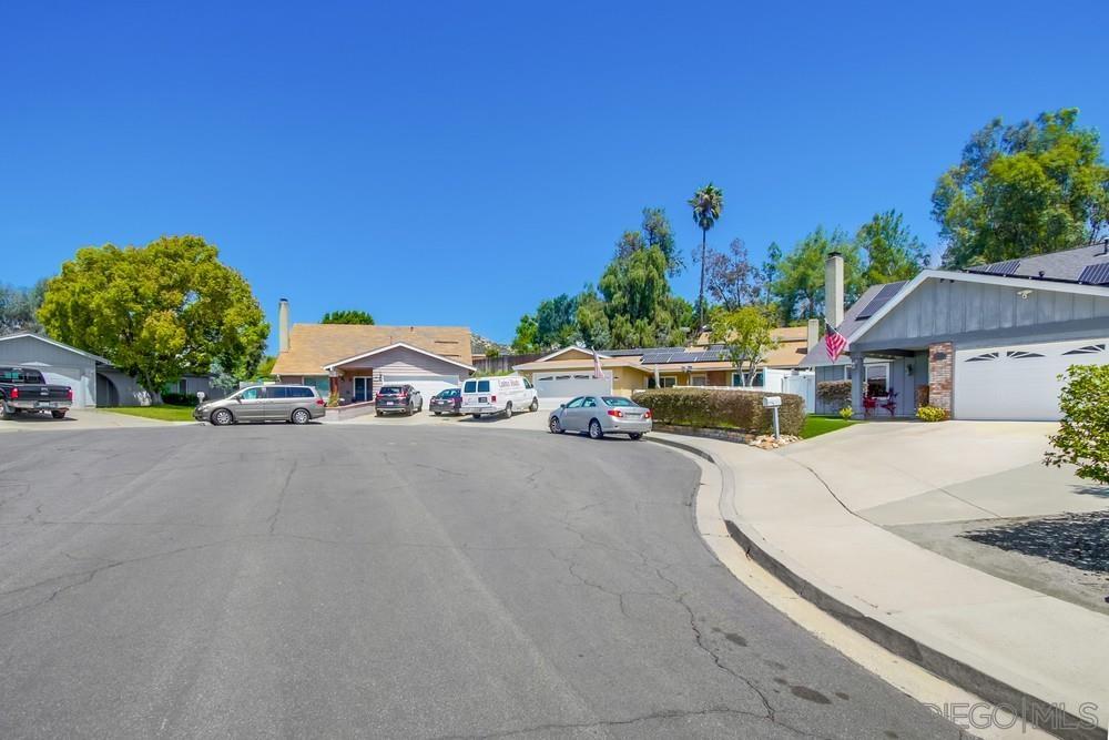 9985 Delia Lane