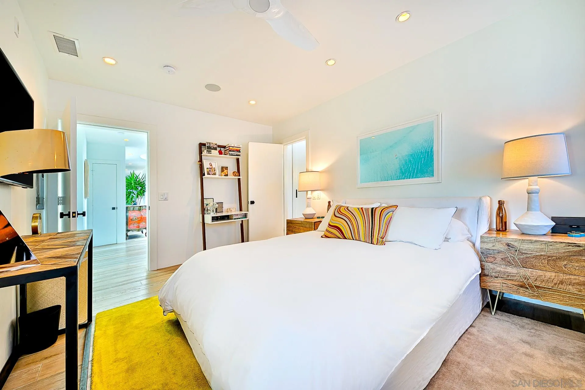 La Jolla, California 92037, United States, 3 Bedrooms Bedrooms, ,4 BathroomsBathrooms,Residential,Pending,111028