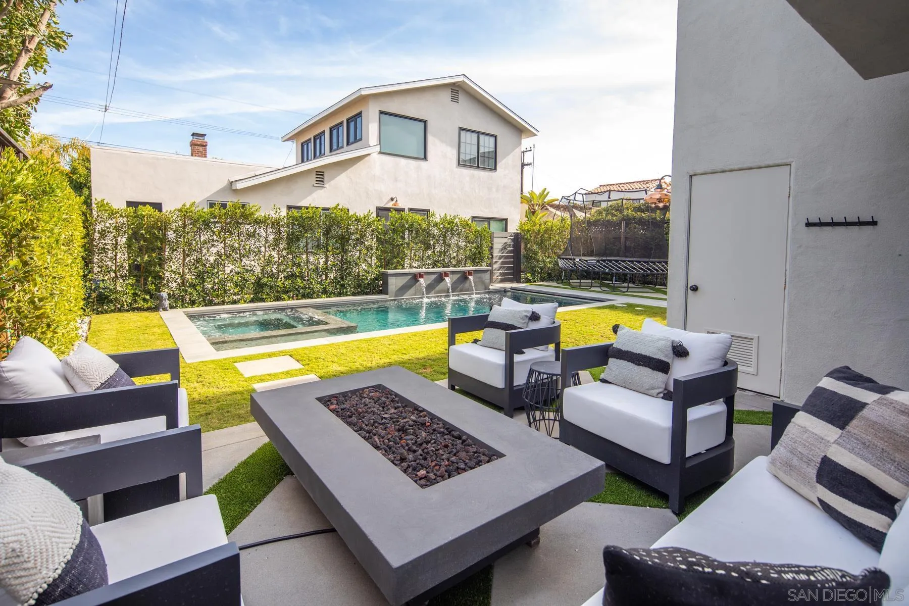 Coronado, California 92118, United States, 7 Bedrooms Bedrooms, ,7 BathroomsBathrooms,Residential,Active,103732