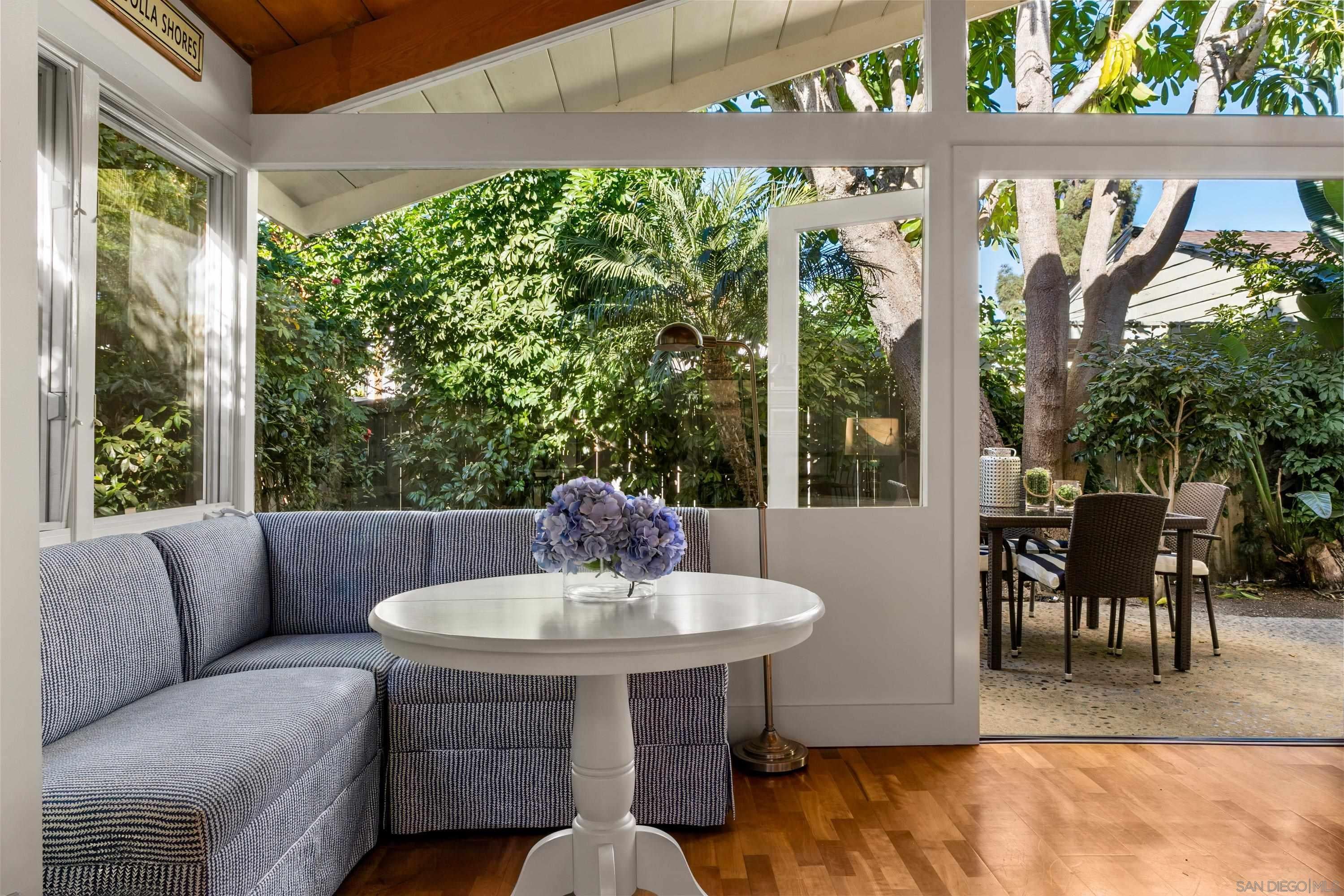 2122 Paseo Dorado