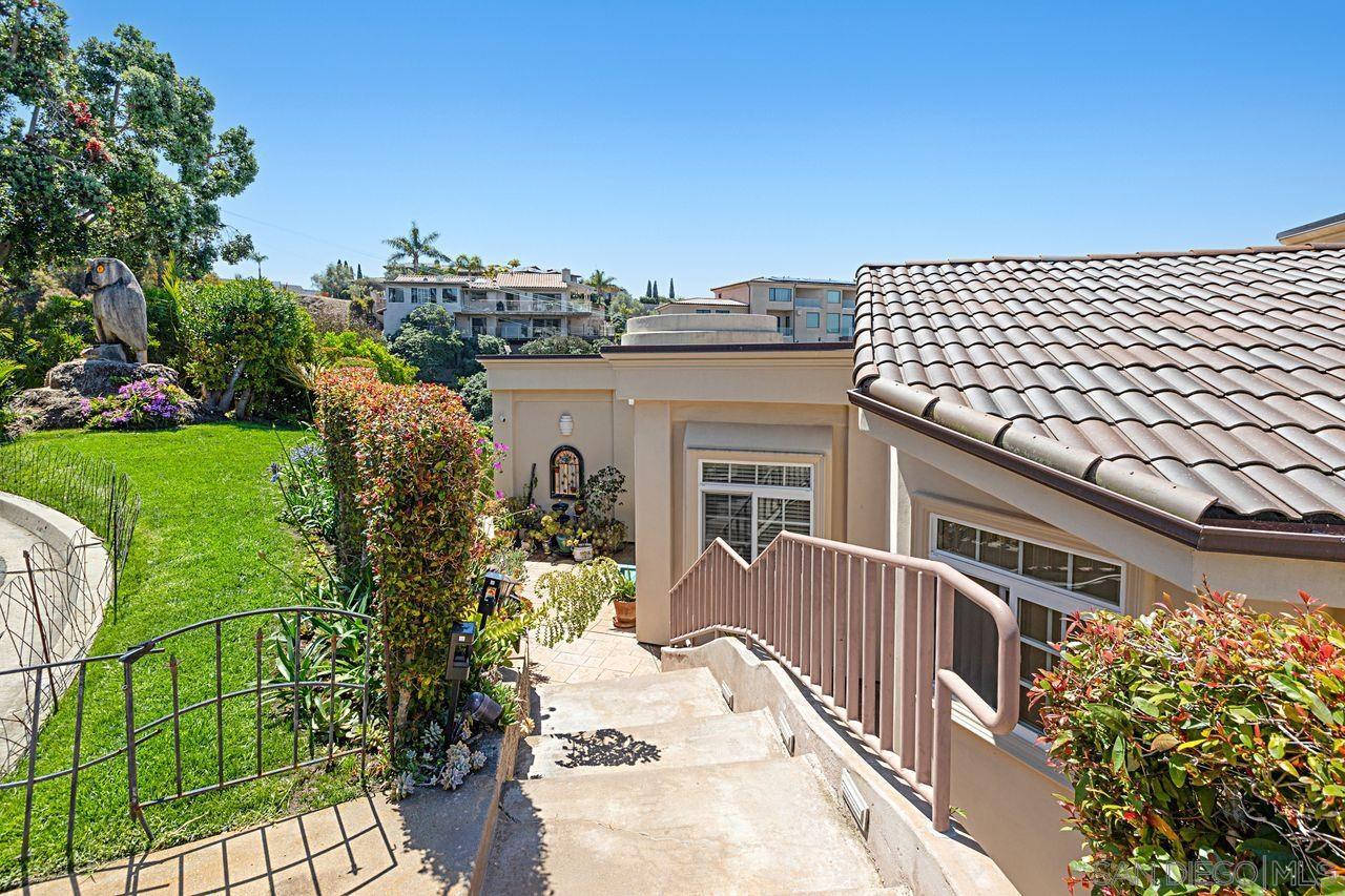 1177 Avenida Amantea