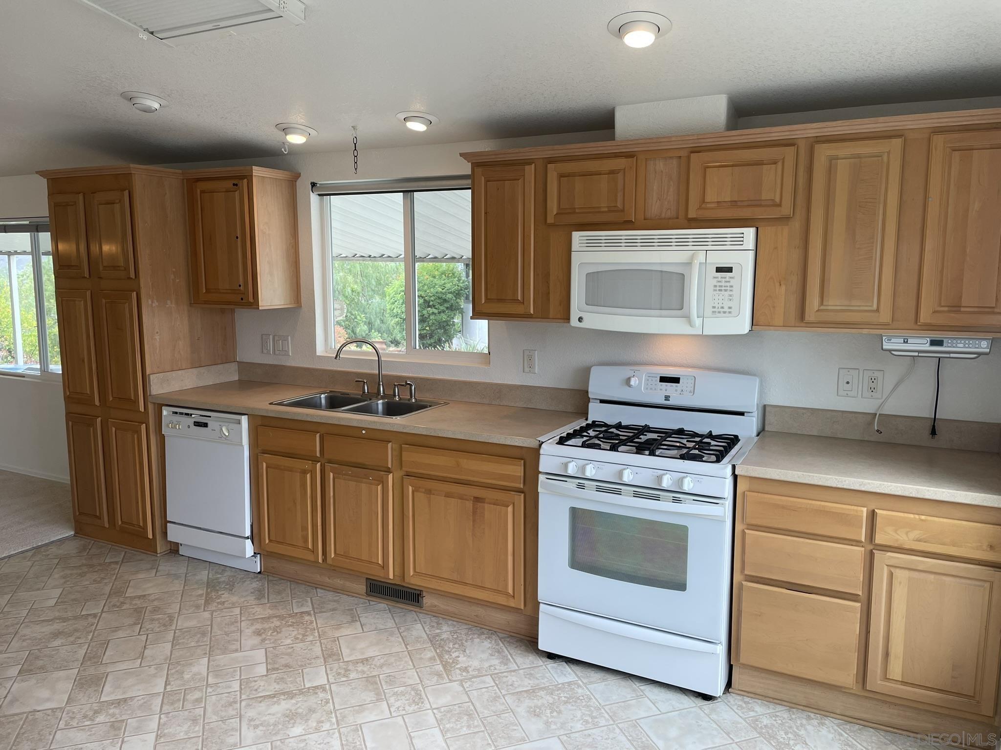 13300 Los Coches Rd. E 114