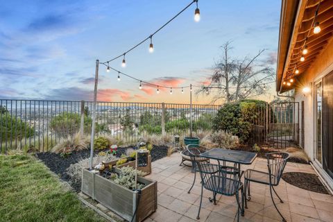 1340  Sunglow Dr Oceanside CA 92056