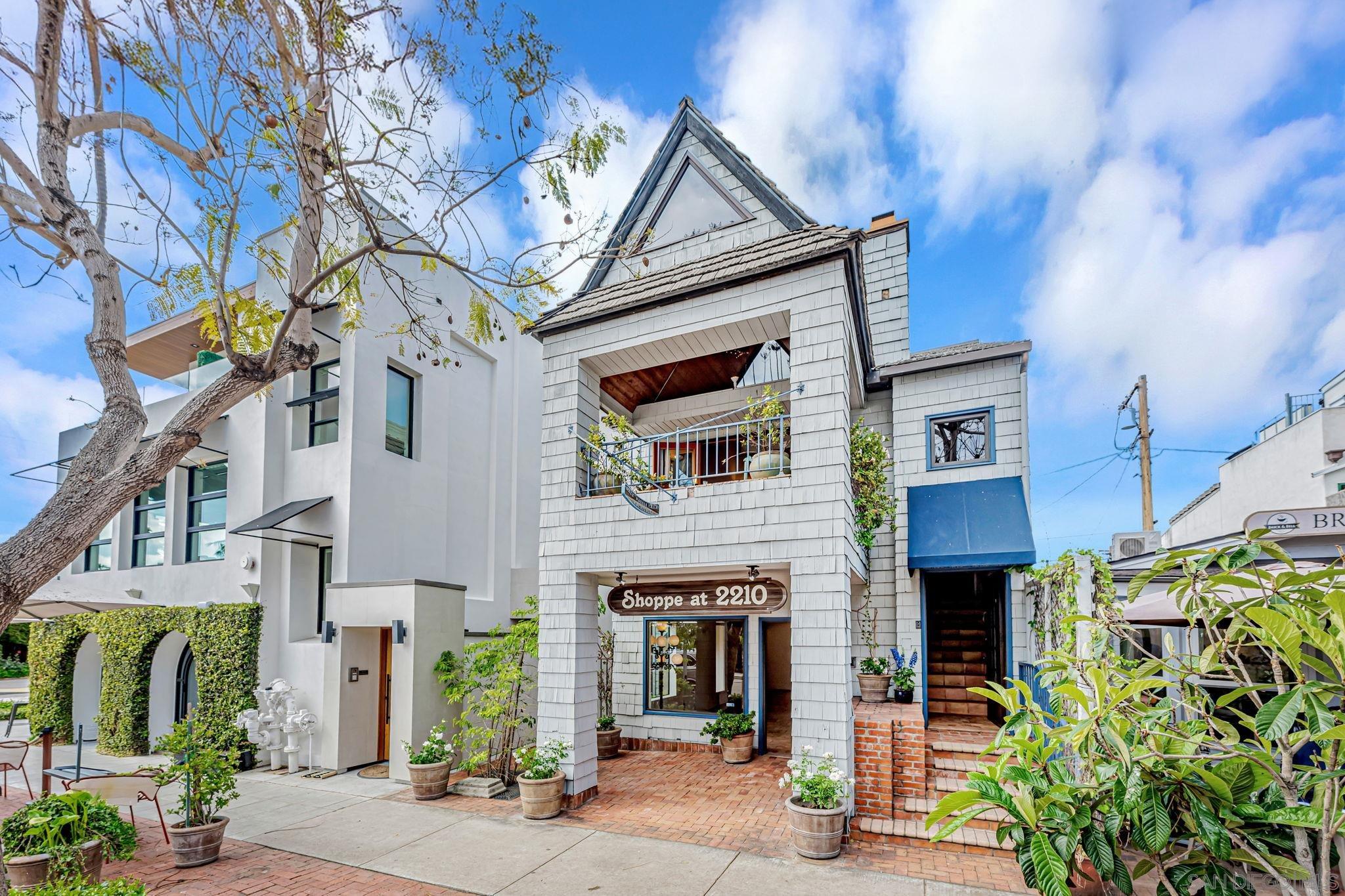 2210 Avenida De La Playa