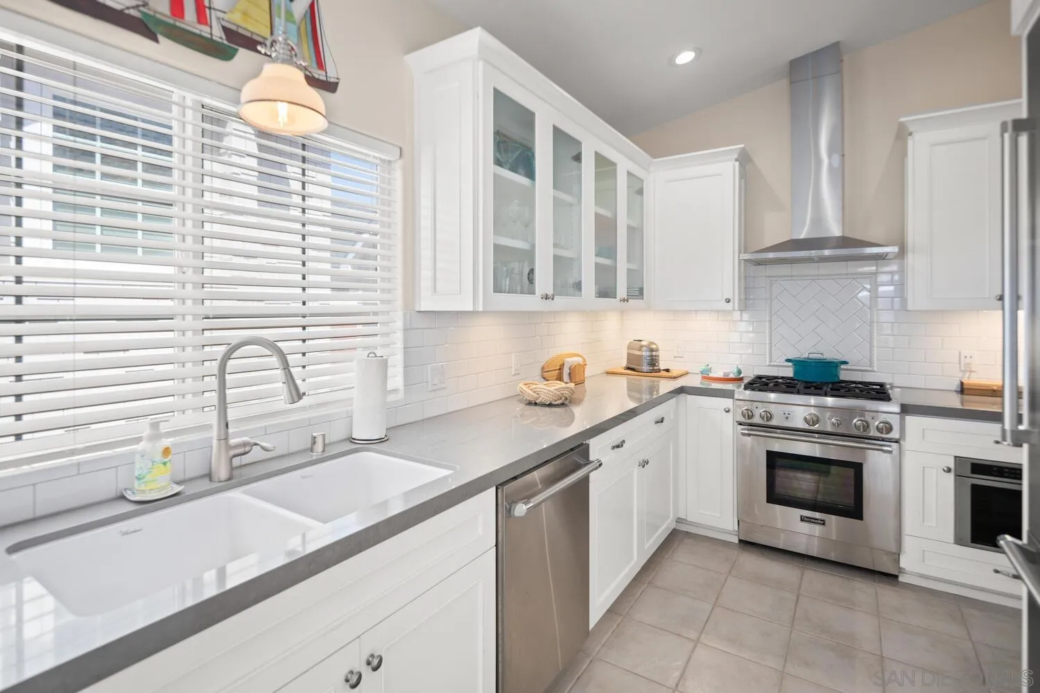 Coronado, California 92118, United States, 3 Bedrooms Bedrooms, ,2 BathroomsBathrooms,Residential,Pending,130274