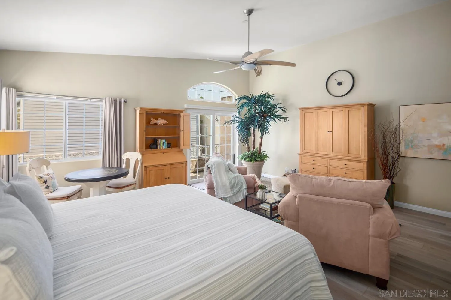 Coronado, California 92118, United States, 3 Bedrooms Bedrooms, ,2 BathroomsBathrooms,Residential,Pending,130274