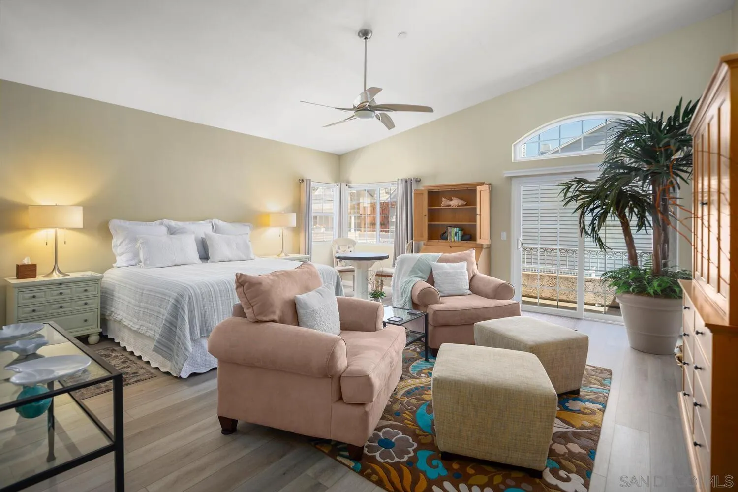 Coronado, California 92118, United States, 3 Bedrooms Bedrooms, ,2 BathroomsBathrooms,Residential,Pending,130274