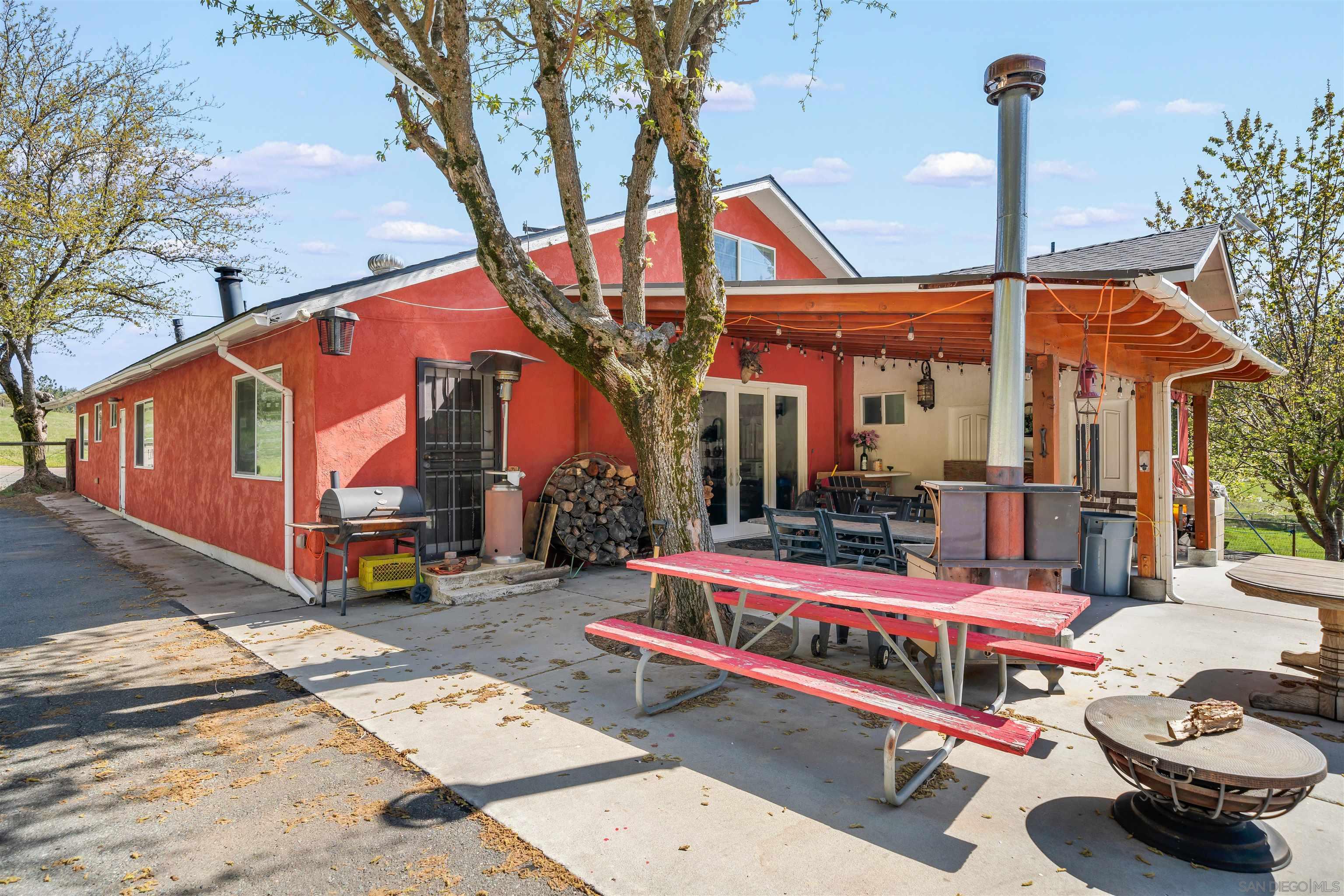 2464 Wynola Rd