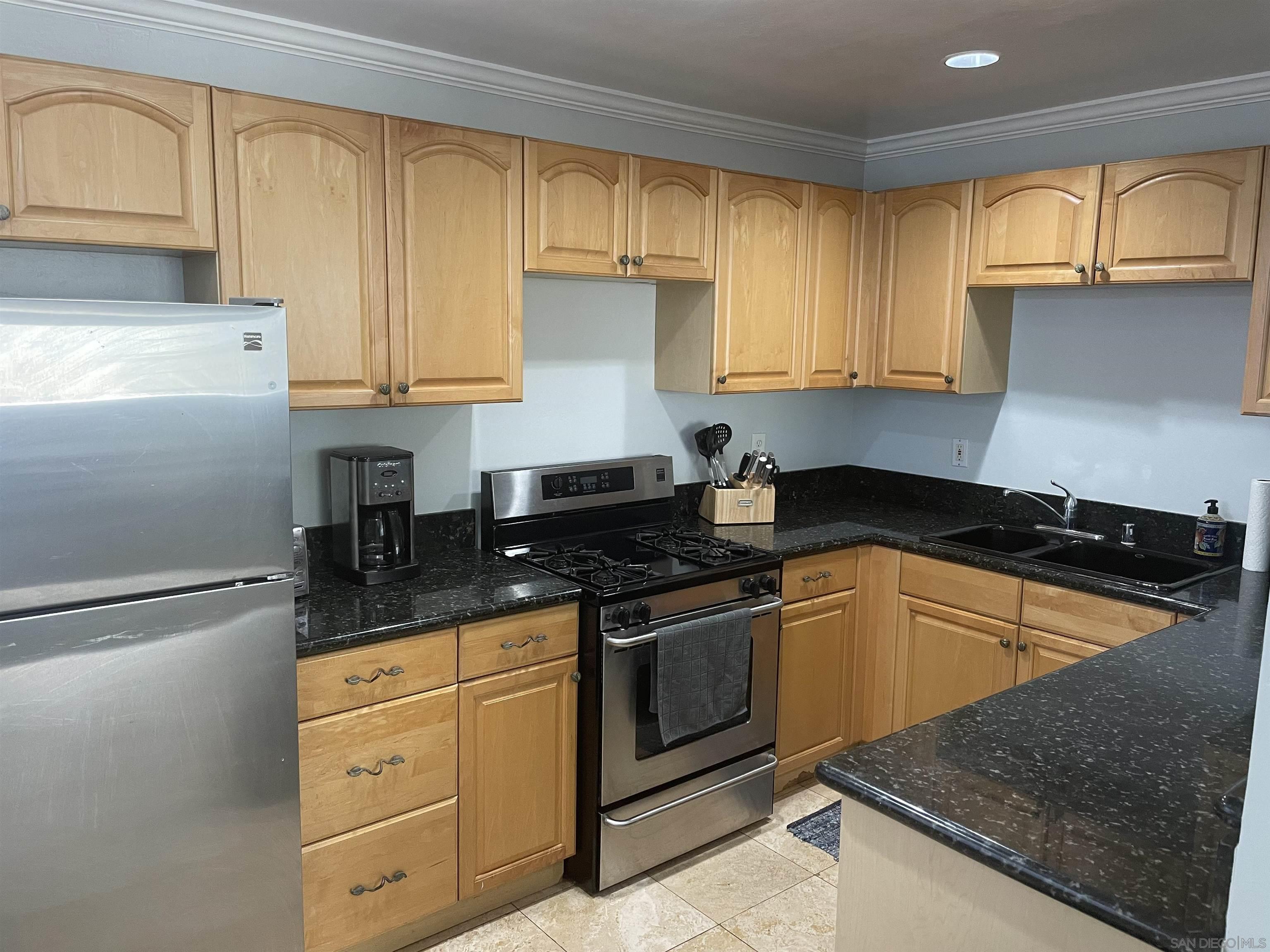 215 Bonair St 10