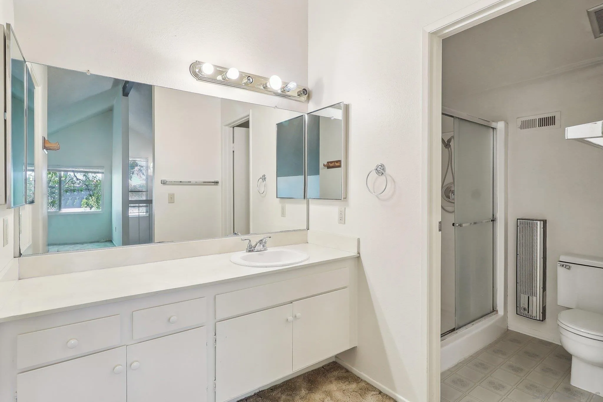 San Diego, California 92124, United States, 3 Bedrooms Bedrooms, ,2 BathroomsBathrooms,Residential,Pending,107171