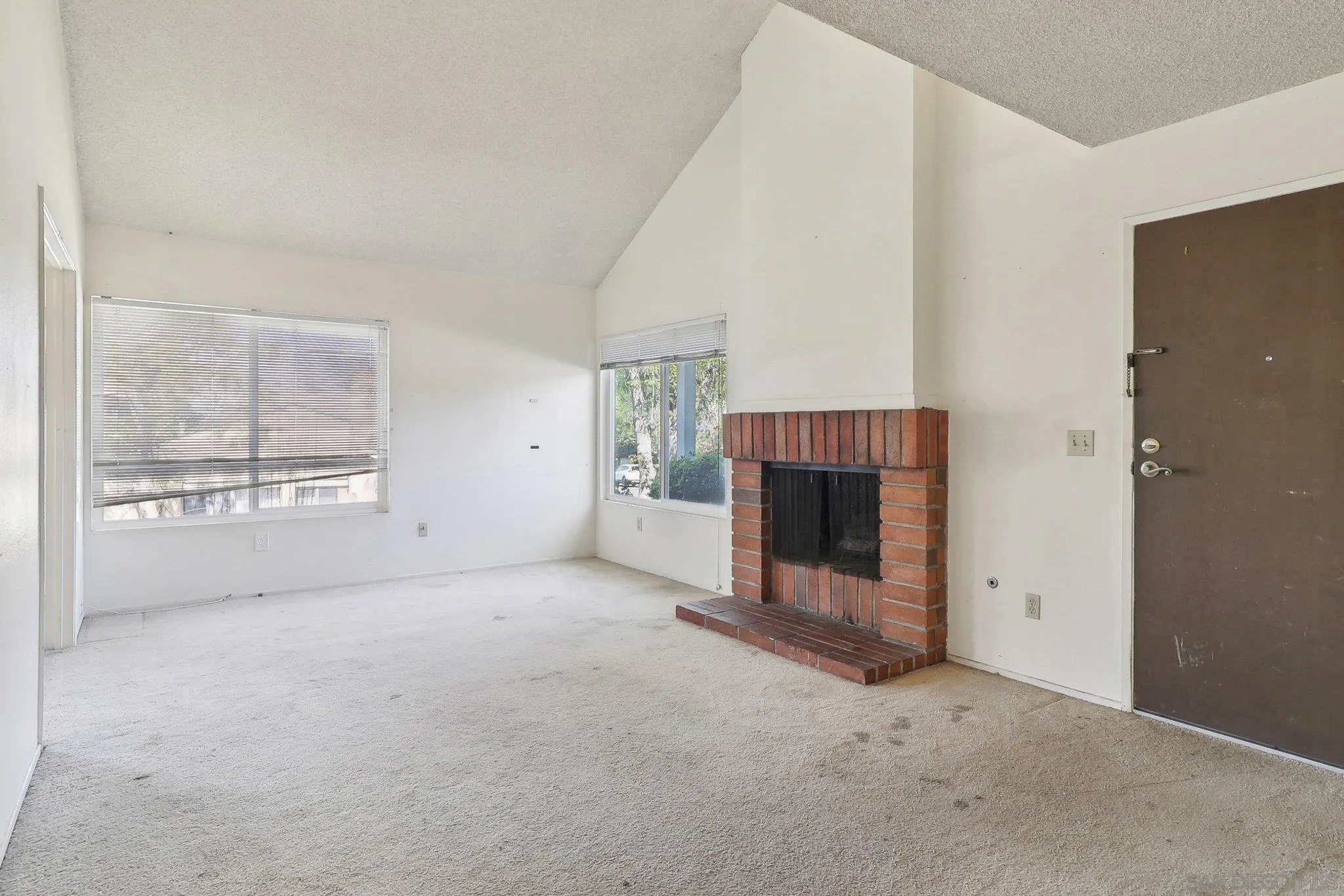 San Diego, California 92124, United States, 3 Bedrooms Bedrooms, ,2 BathroomsBathrooms,Residential,Pending,107171