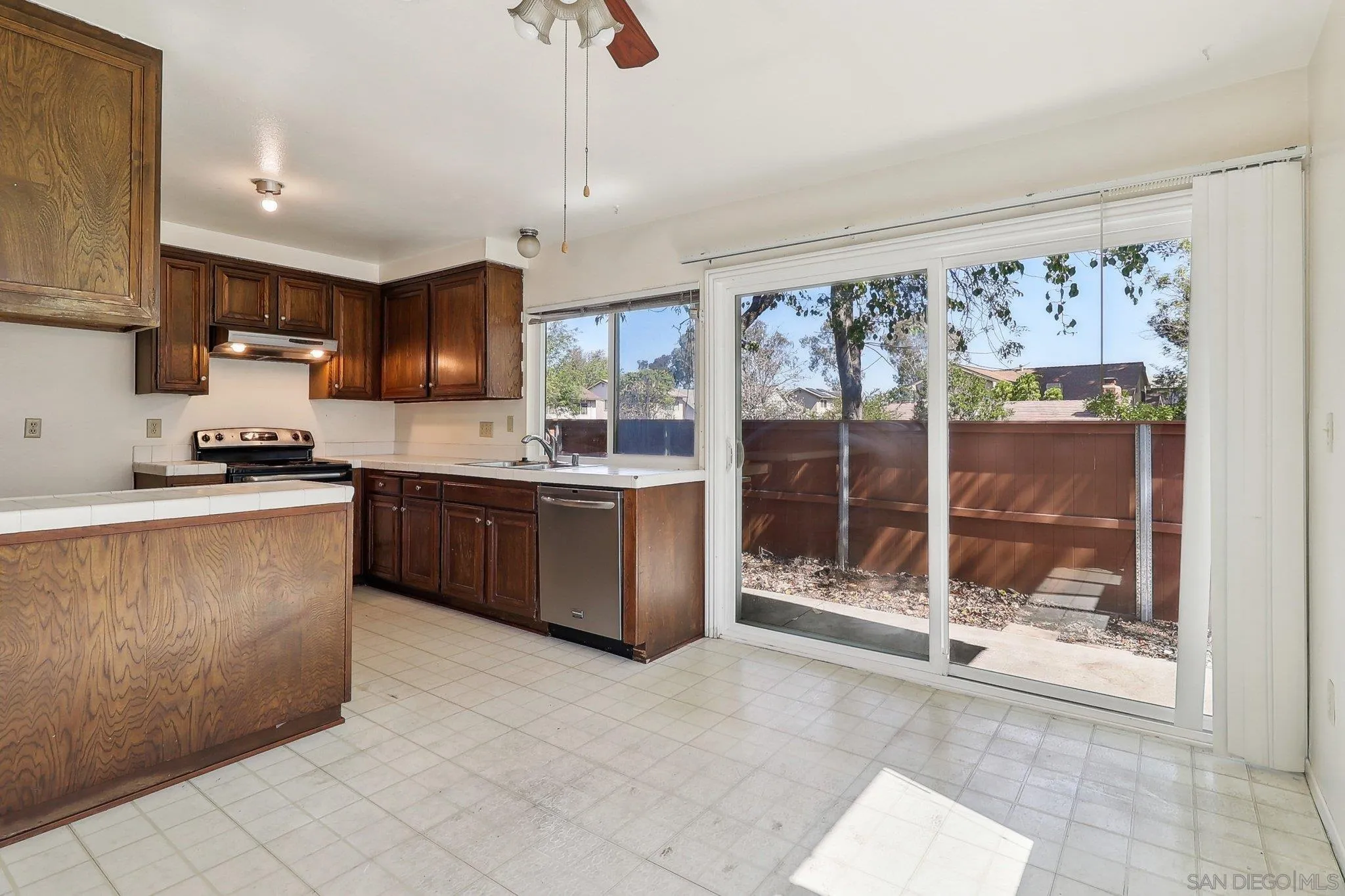 San Diego, California 92124, United States, 3 Bedrooms Bedrooms, ,2 BathroomsBathrooms,Residential,Pending,107171