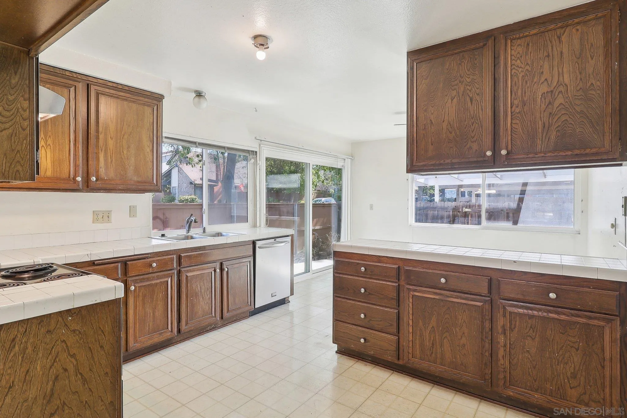 San Diego, California 92124, United States, 3 Bedrooms Bedrooms, ,2 BathroomsBathrooms,Residential,Pending,107171