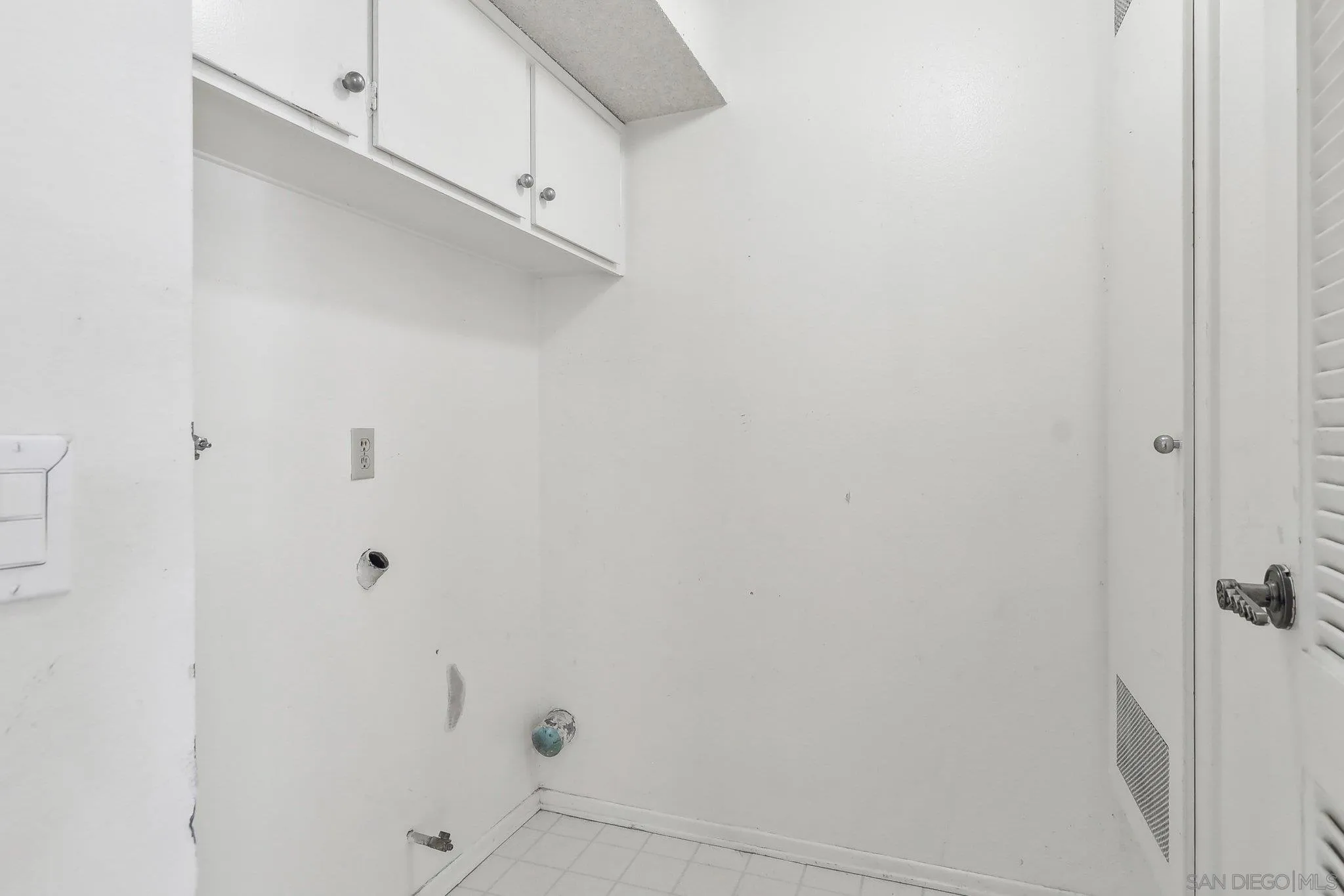 San Diego, California 92124, United States, 3 Bedrooms Bedrooms, ,2 BathroomsBathrooms,Residential,Pending,107171