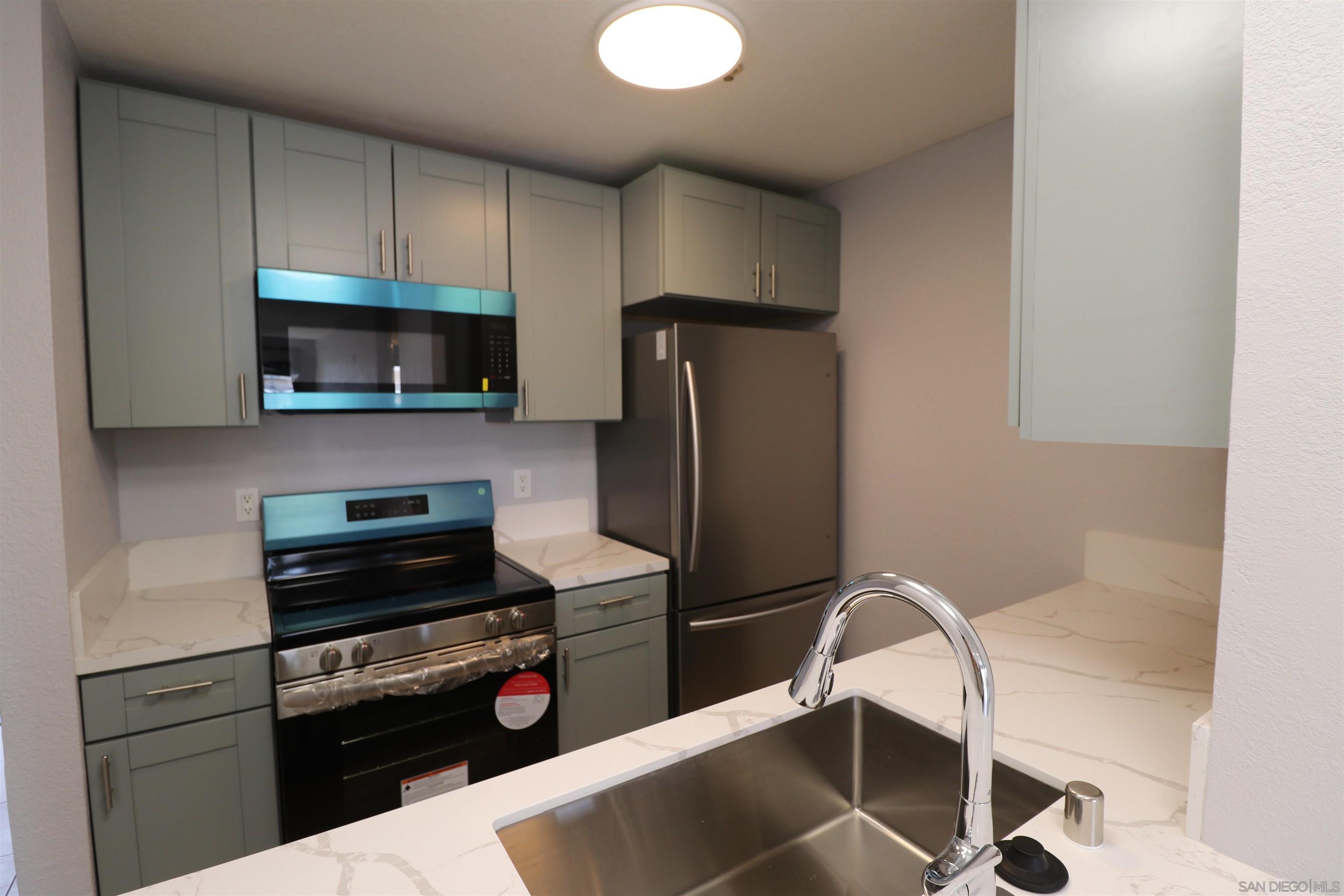 4041 Oakcrest Dr 105