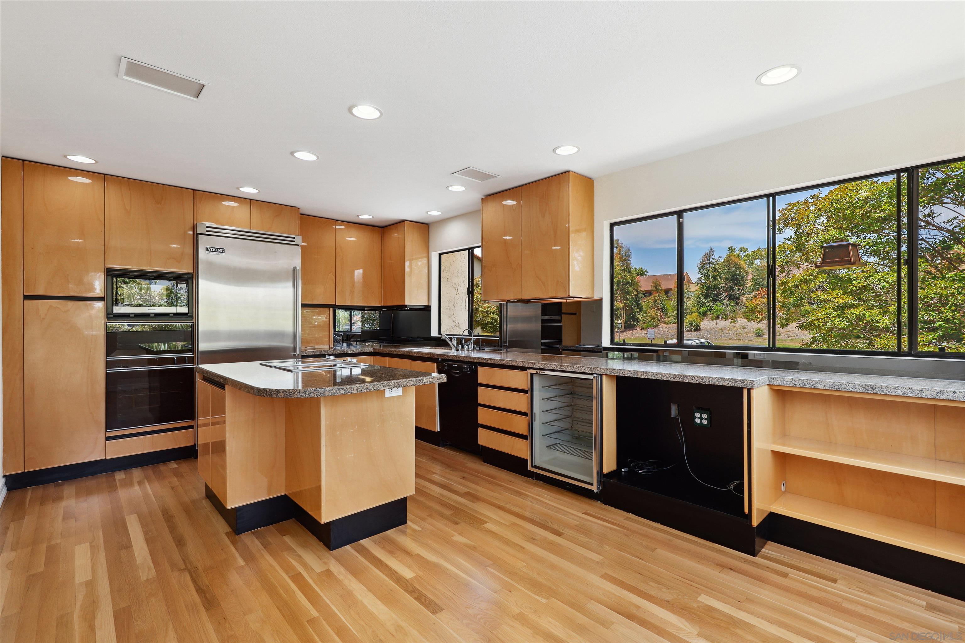 3946 La Jolla Village Dr
