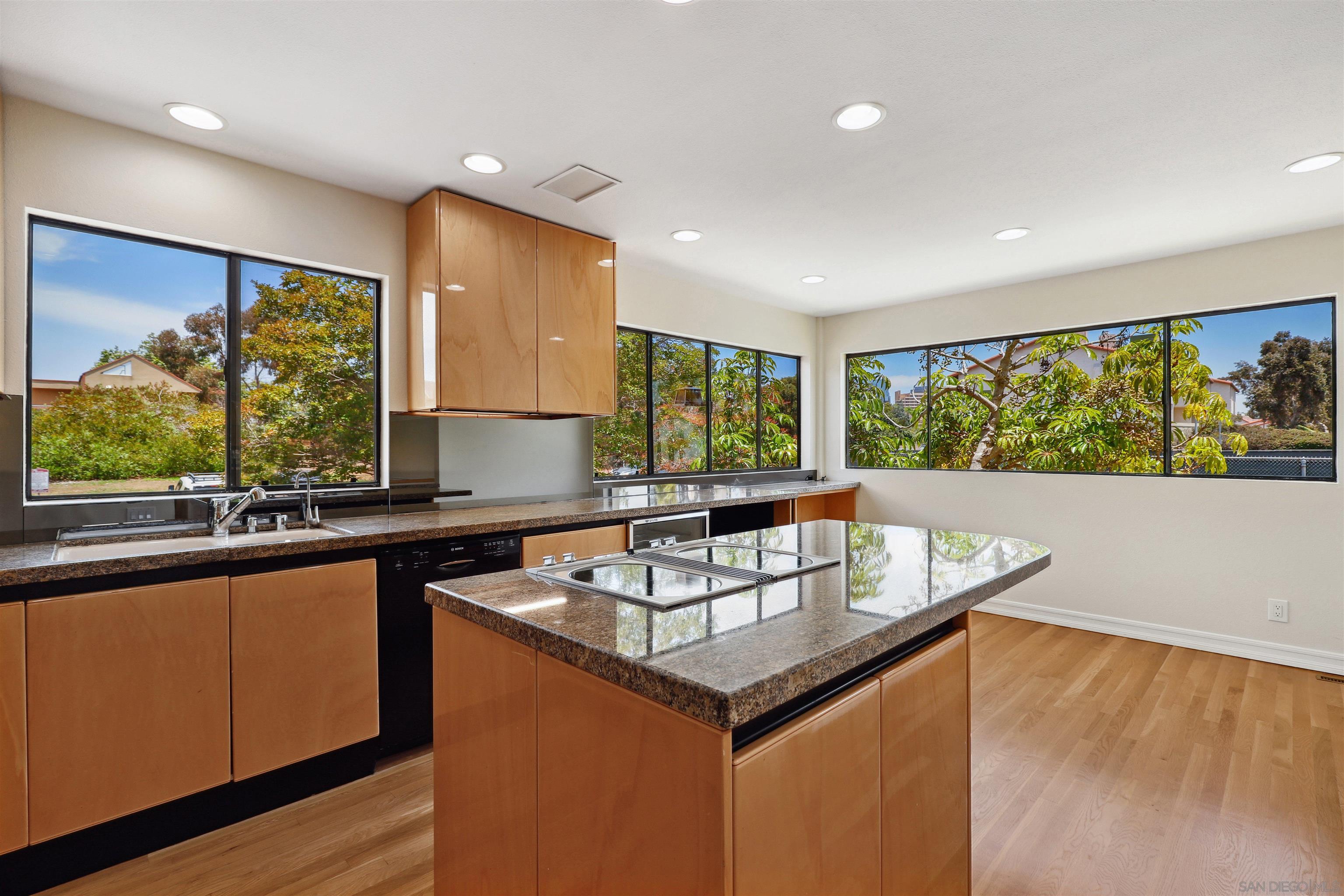 3946 La Jolla Village Dr