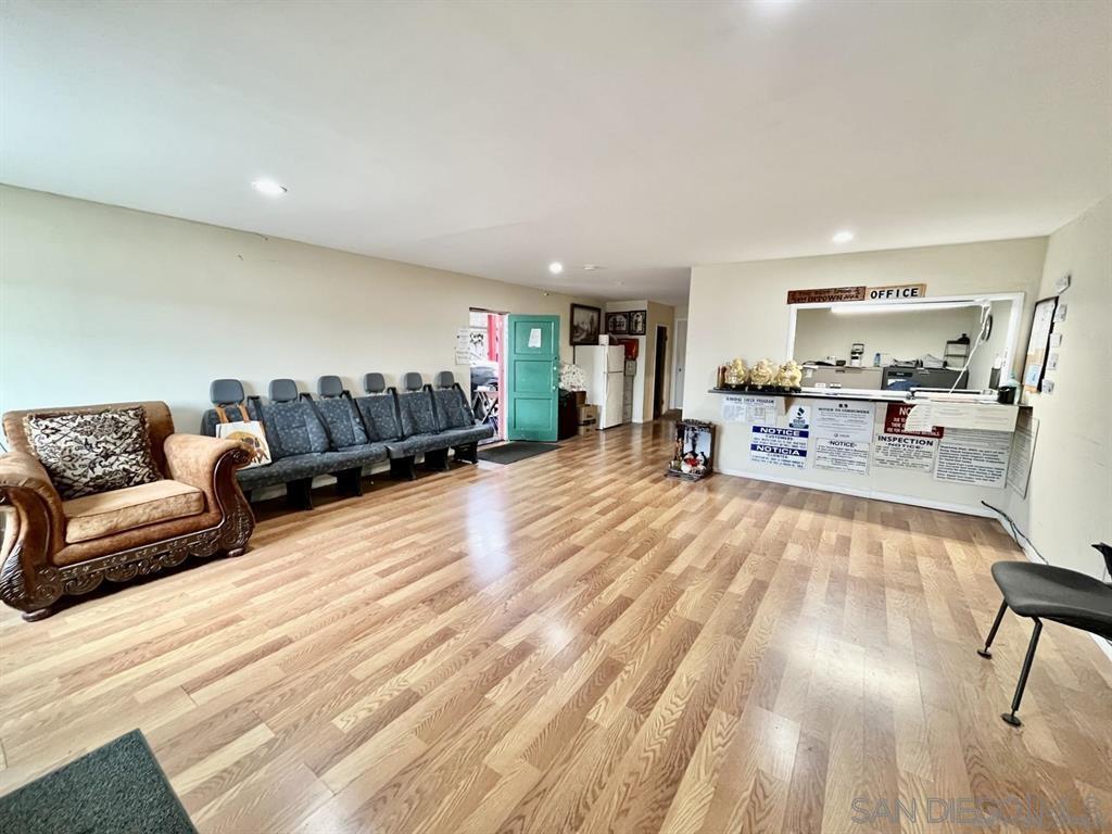 34 E 18TH Street