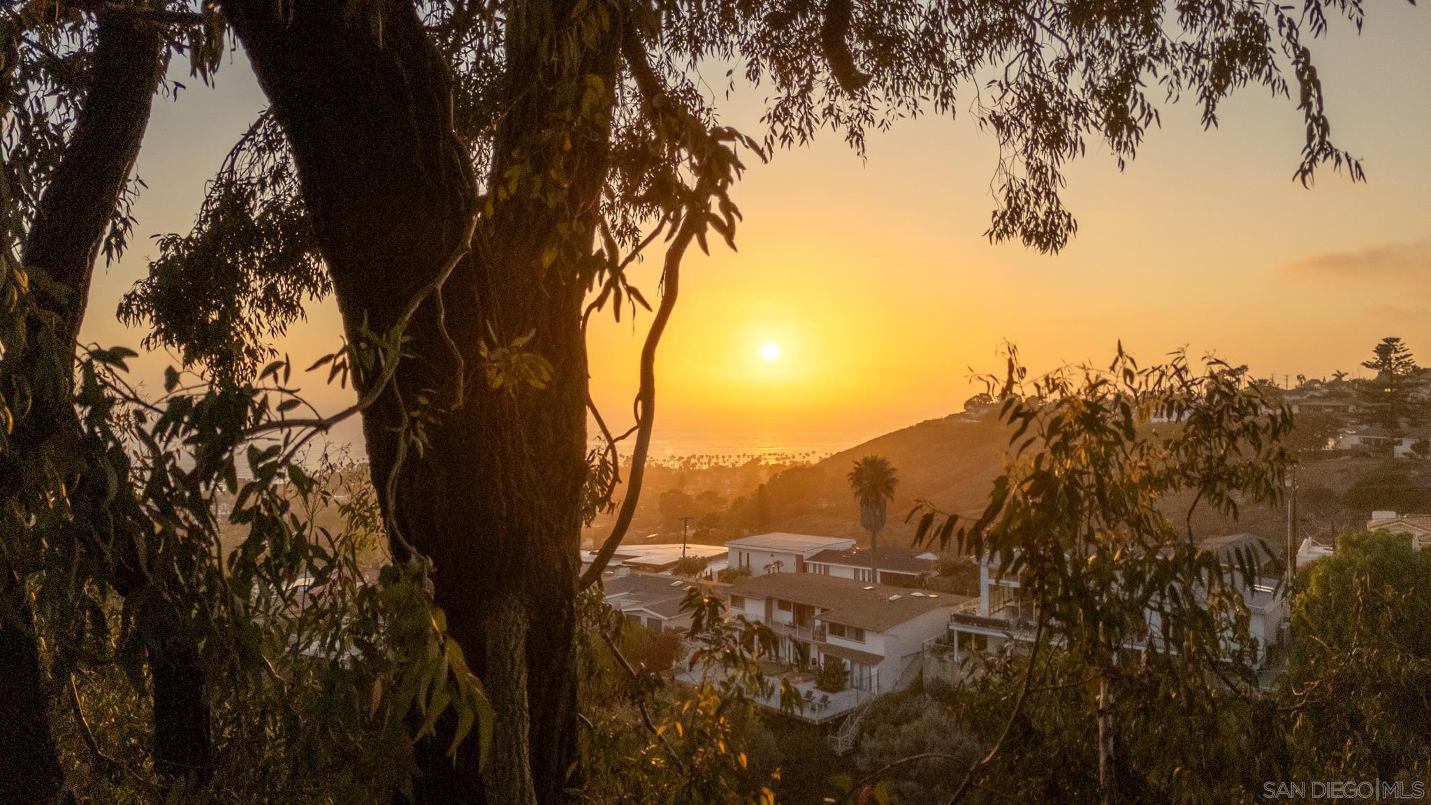 896 La Jolla Rancho Road