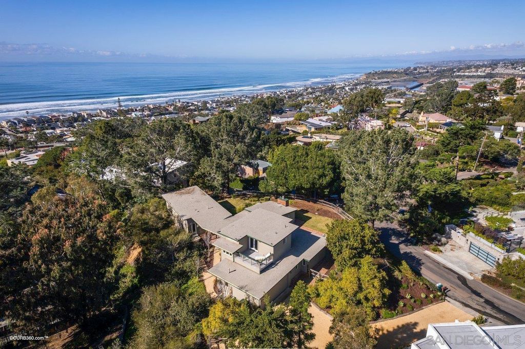 Photo of 417 Serpentine Dr, Del Mar, CA 92014 (MLS # 250029958)