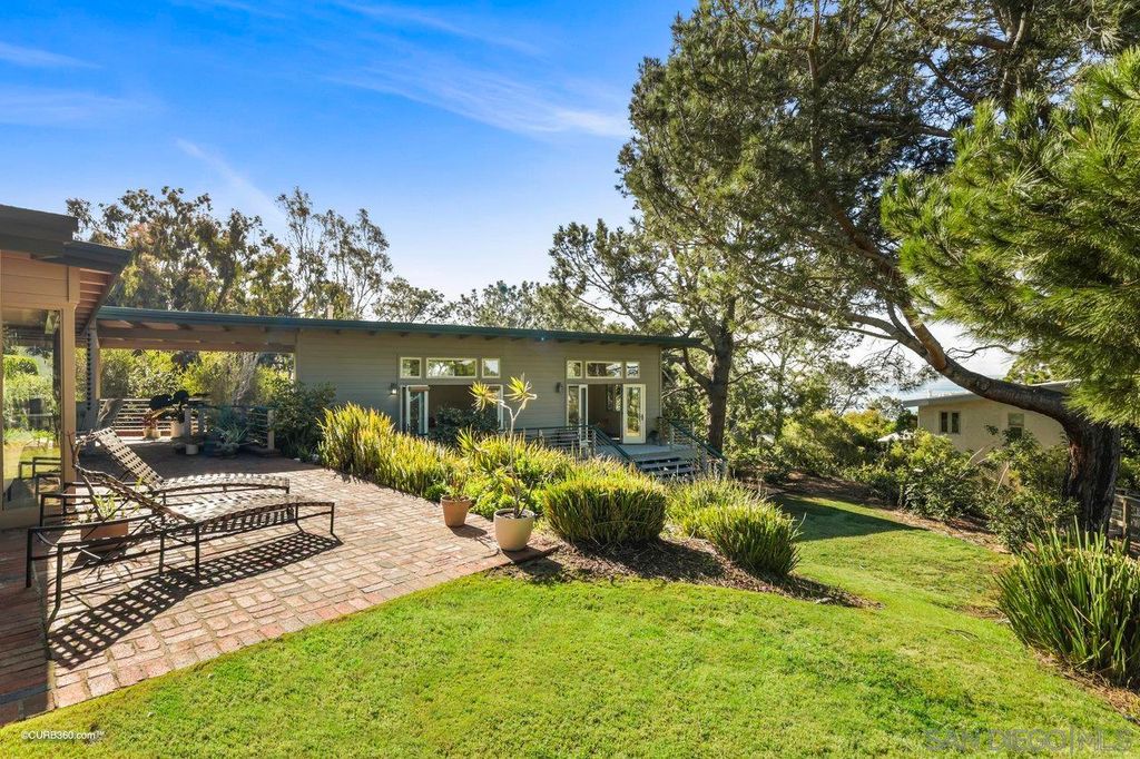 Photo of 417 Serpentine Dr, Del Mar, CA 92014 (MLS # 250029958)