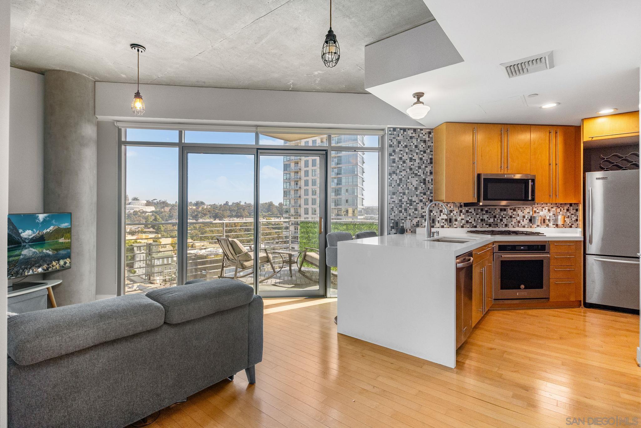 801 Ash St 1002