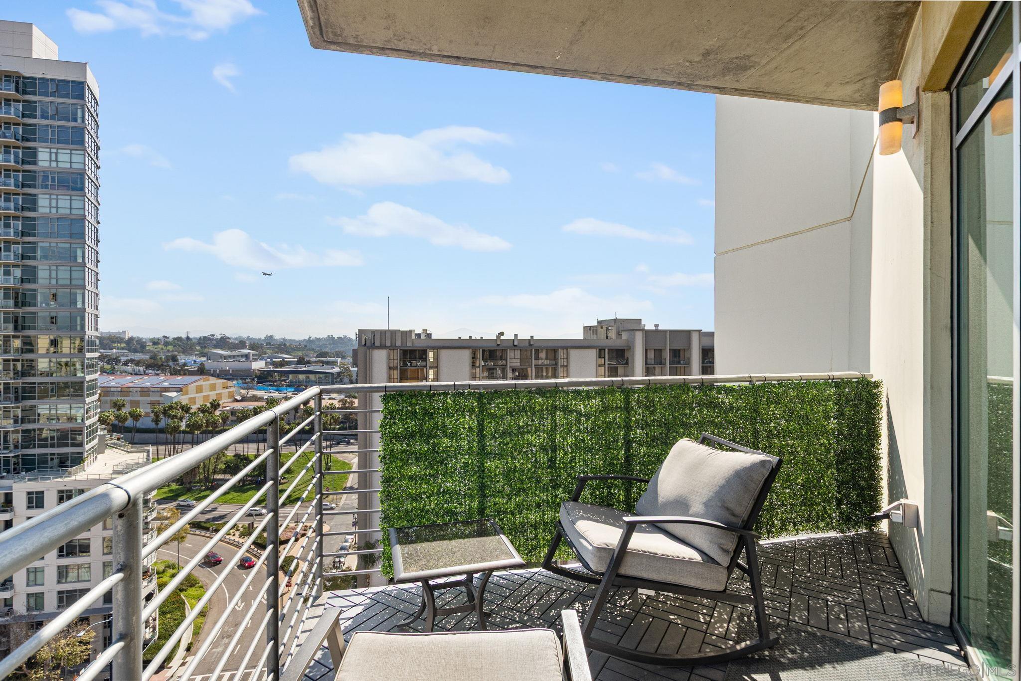 801 Ash St 1002