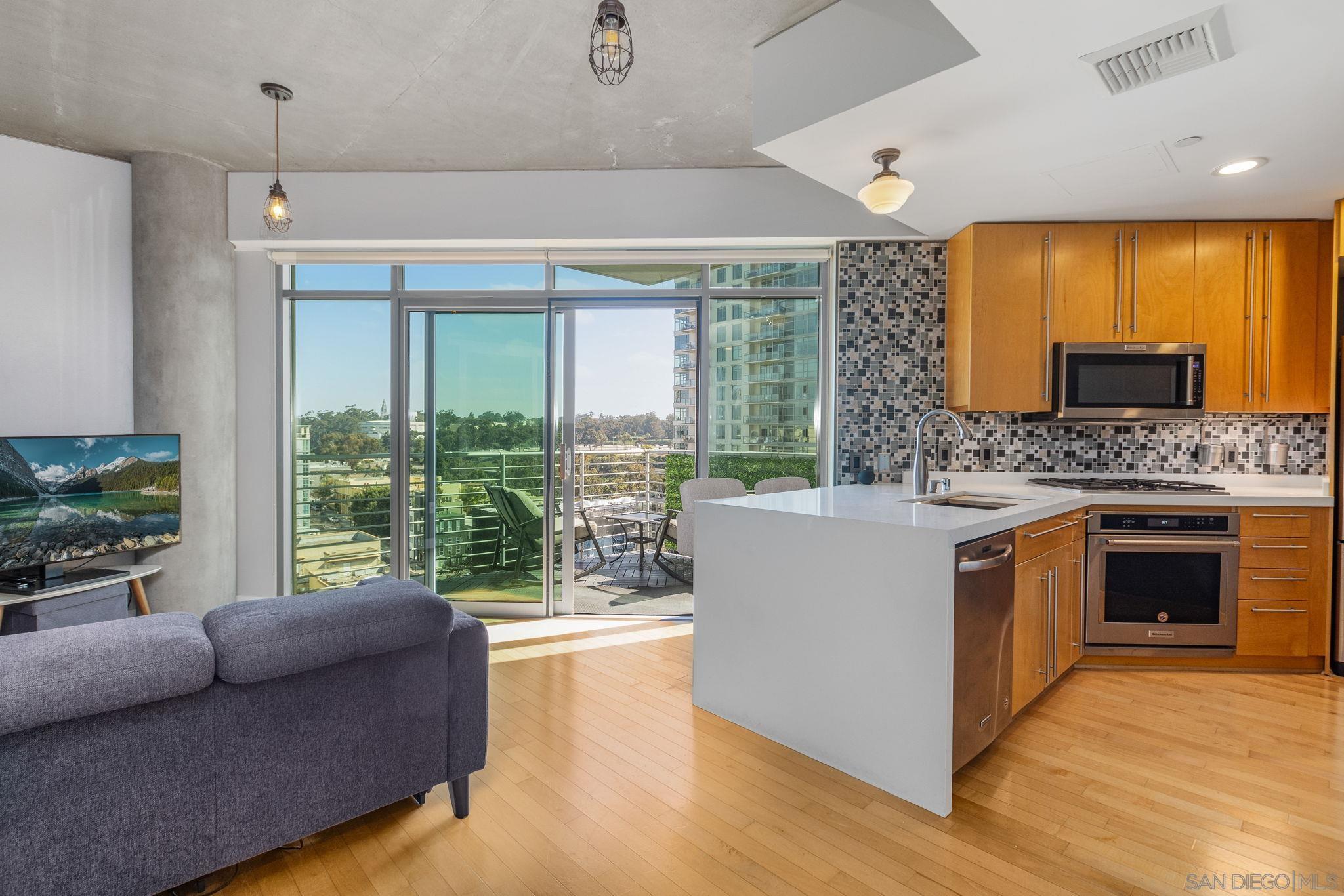 801 Ash St 1002