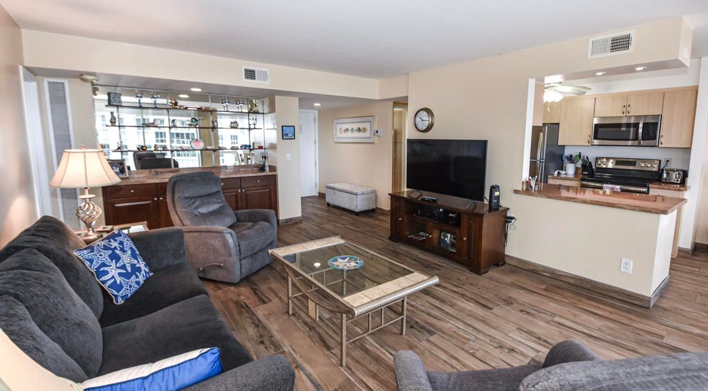 Photo of 1770 Avenida Del Mundo #410, Coronado, CA 92118 (MLS # 250021700)