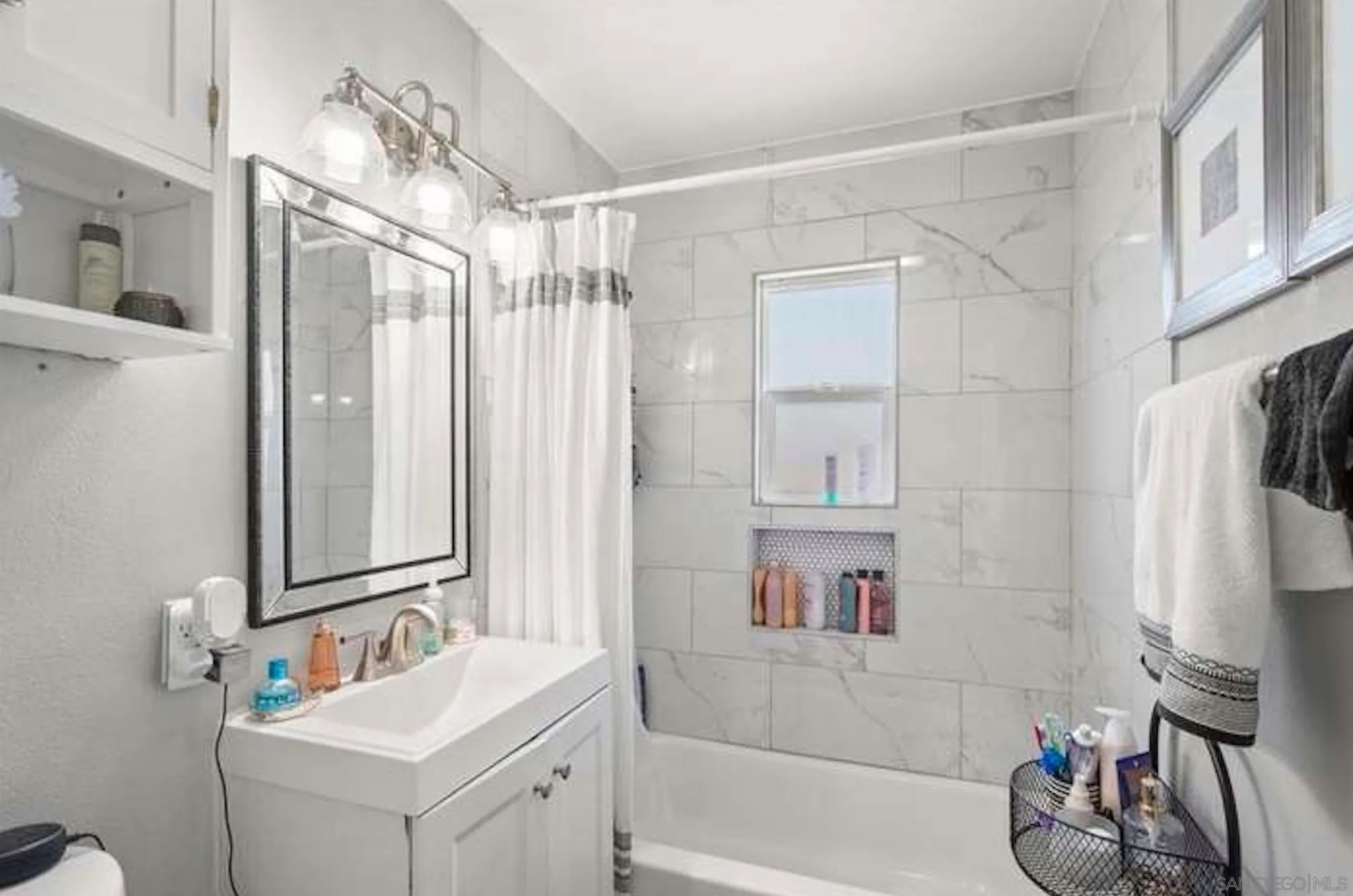 San Diego, California 92114, United States, 5 Bedrooms Bedrooms, ,3 BathroomsBathrooms,Residential,Active,152485