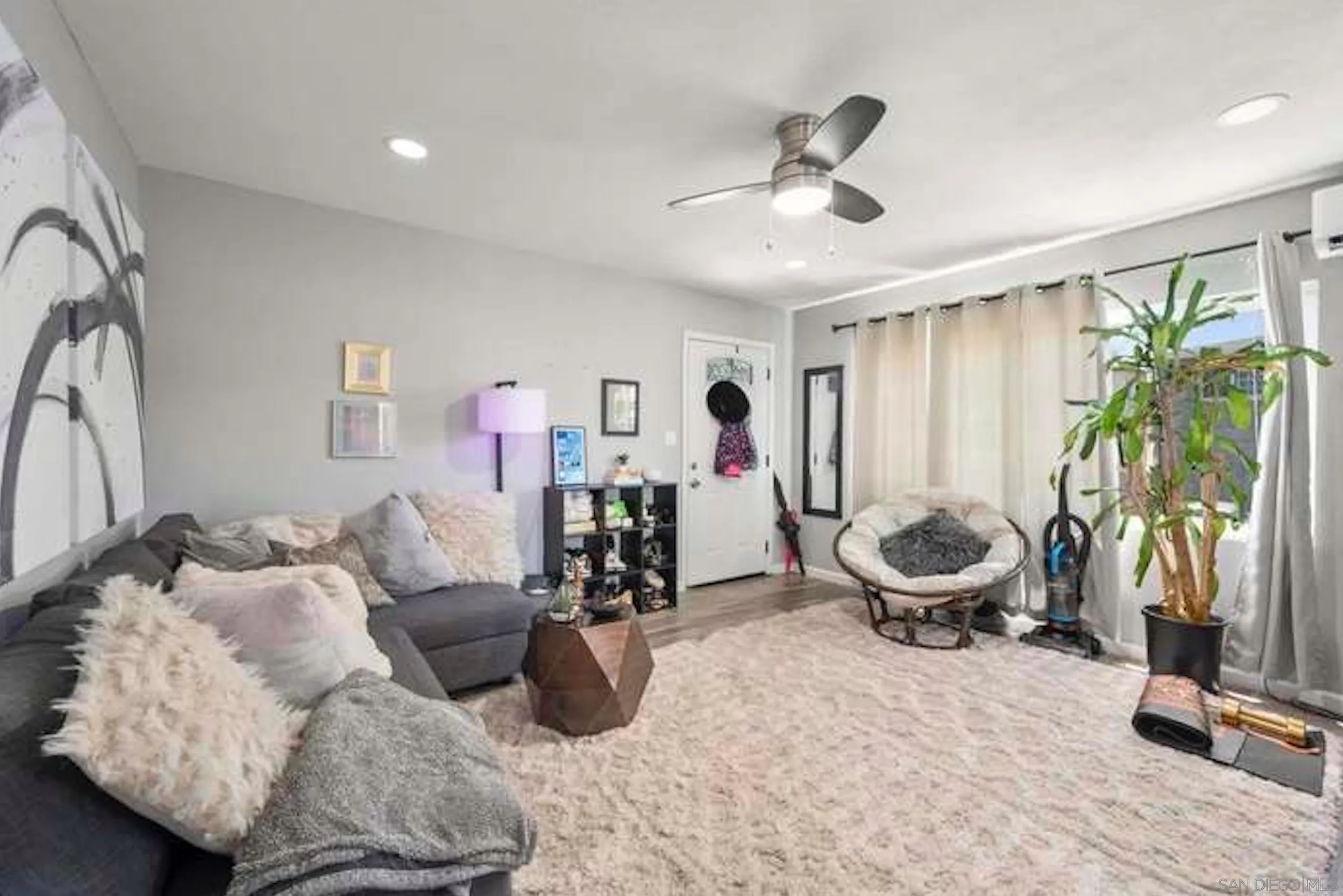 San Diego, California 92114, United States, 5 Bedrooms Bedrooms, ,3 BathroomsBathrooms,Residential,Active,152485