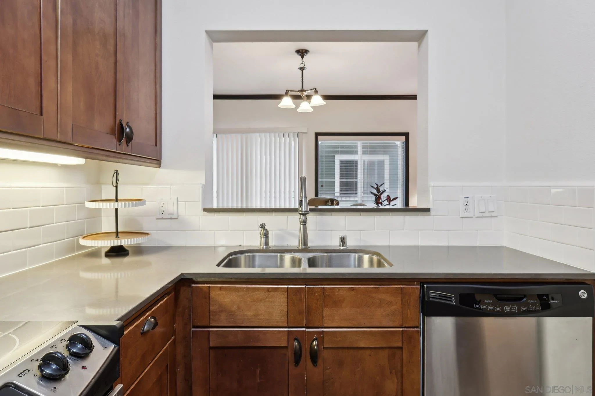 San Diego, California 92103, United States, 2 Bedrooms Bedrooms, ,2 BathroomsBathrooms,Residential,Pending,12948